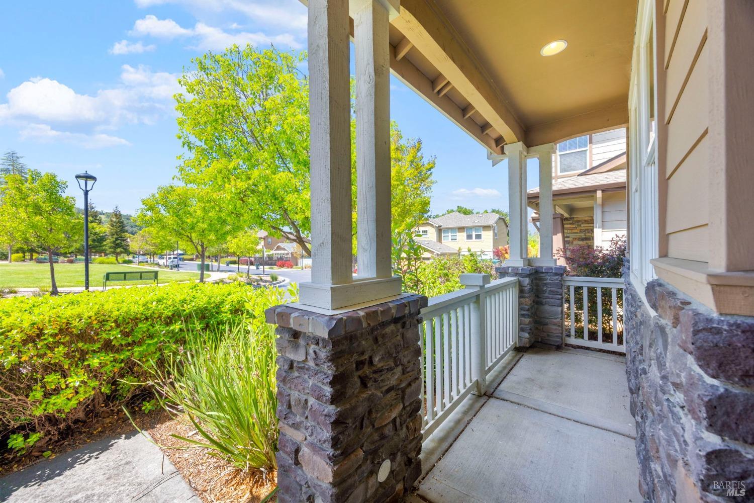 Detail Gallery Image 6 of 73 For 34 Canyon Green Loop, Novato,  CA 94947 - 4 Beds | 3 Baths