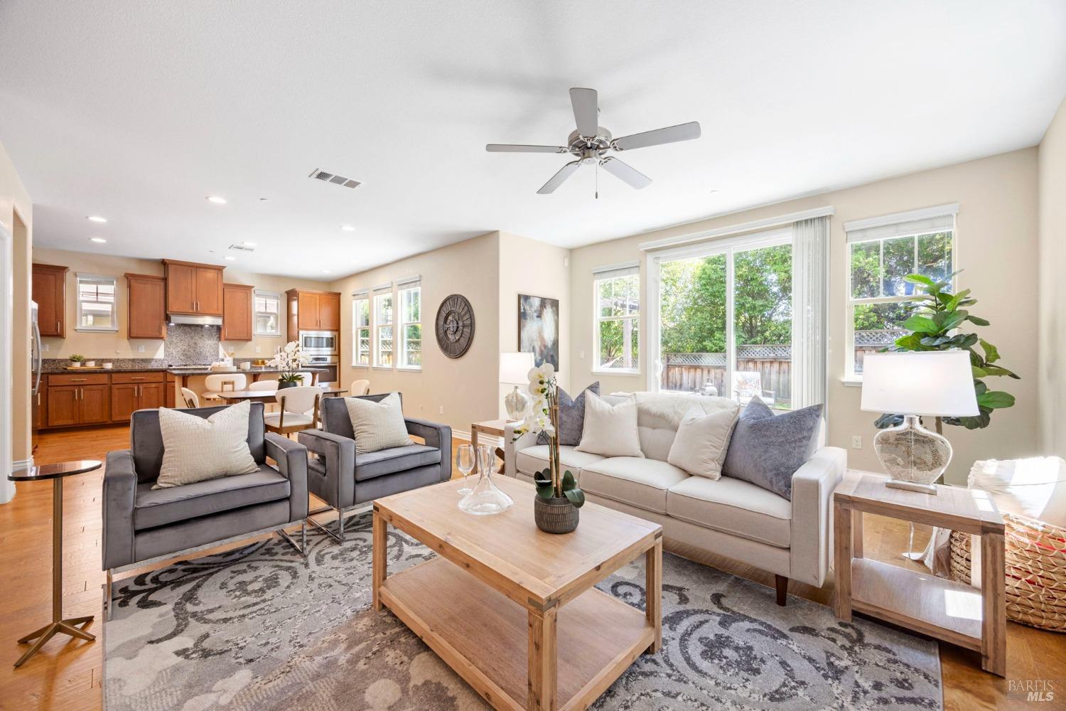 Detail Gallery Image 16 of 73 For 34 Canyon Green Loop, Novato,  CA 94947 - 4 Beds | 3 Baths