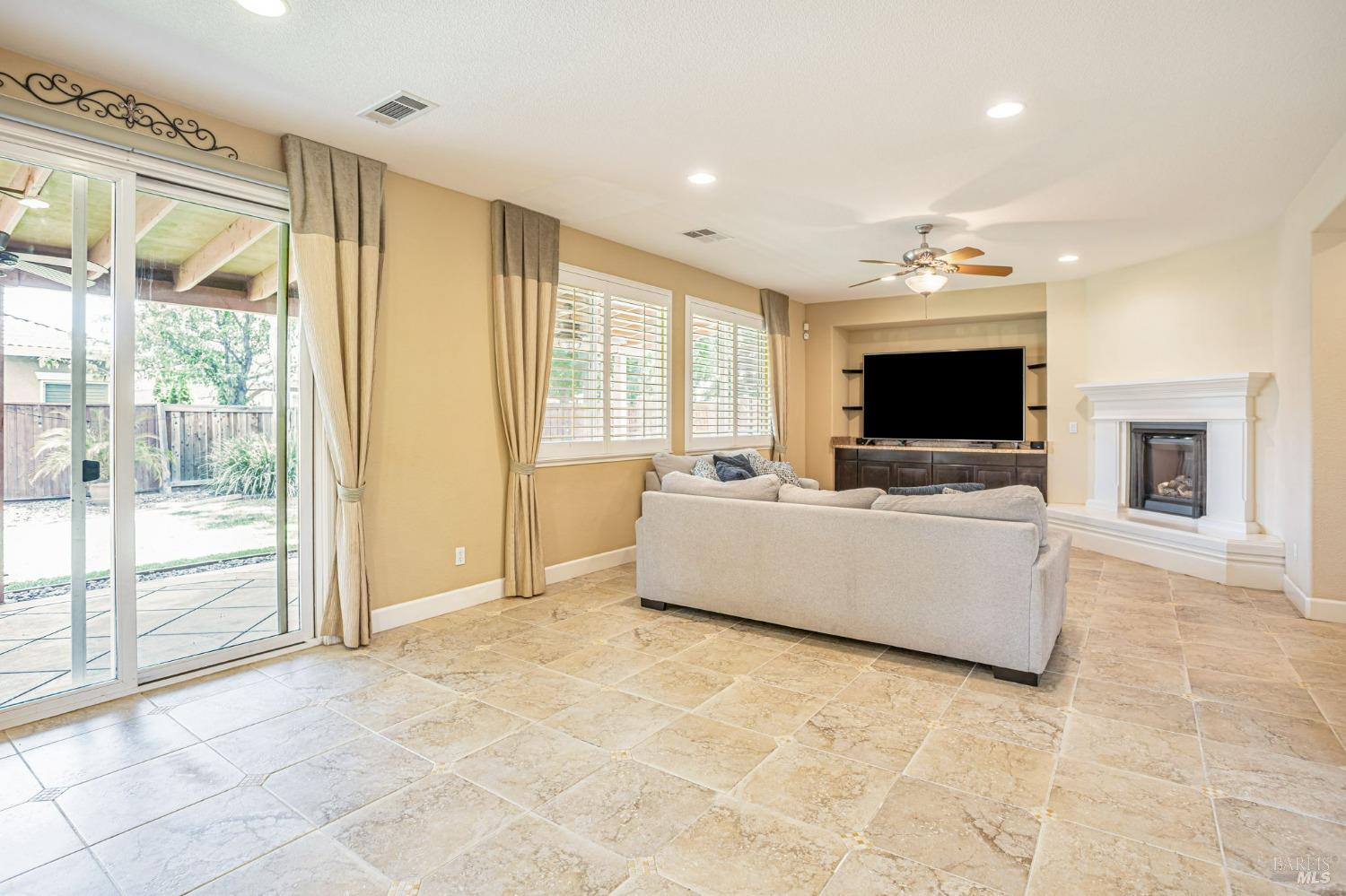 Detail Gallery Image 11 of 46 For 325 Turnbridge St, Vacaville,  CA 95687 - 3 Beds | 2/1 Baths