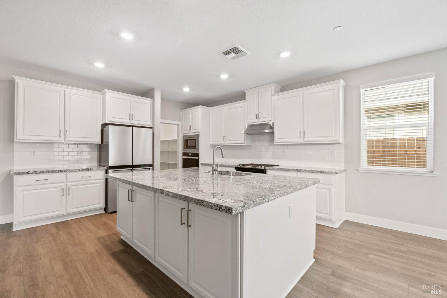 Detail Gallery Image 9 of 23 For 2230 Rustic Oak Ln, Rio Vista,  CA 94571 - 3 Beds | 2 Baths