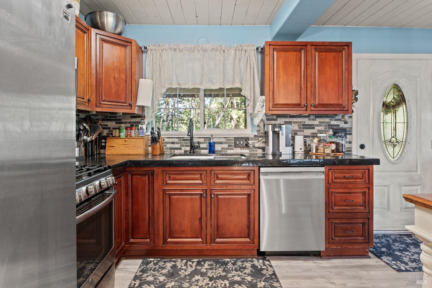 Detail Gallery Image 16 of 24 For 2006 Lupine Dr, Willits,  CA 95490 - 3 Beds | 1/1 Baths