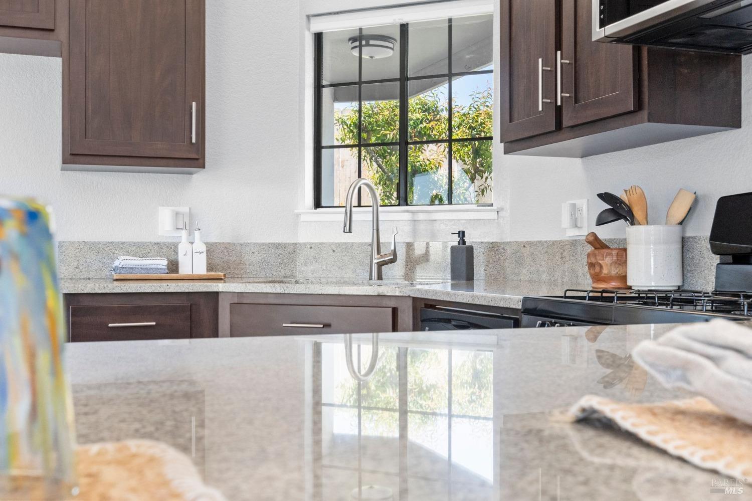 Detail Gallery Image 10 of 33 For 113 Pirates Cv, Vallejo,  CA 94591 - 3 Beds | 2 Baths