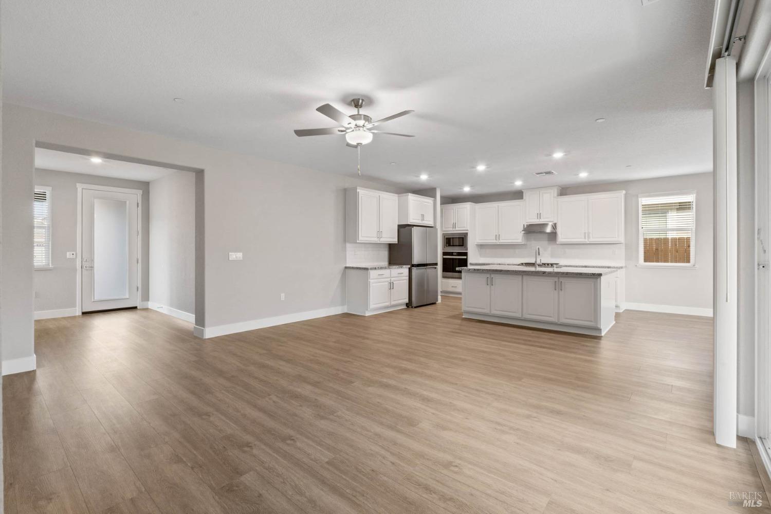 Detail Gallery Image 4 of 23 For 2230 Rustic Oak Ln, Rio Vista,  CA 94571 - 3 Beds | 2 Baths