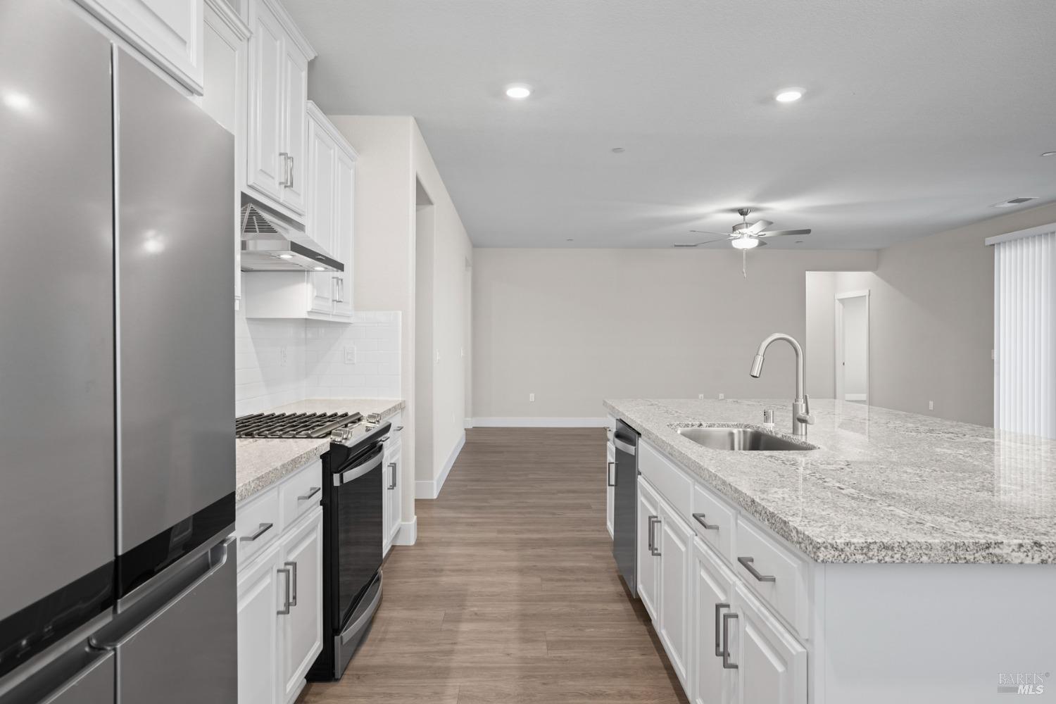 Detail Gallery Image 9 of 23 For 2210 Rustic Oak Ln, Rio Vista,  CA 94571 - 3 Beds | 3 Baths