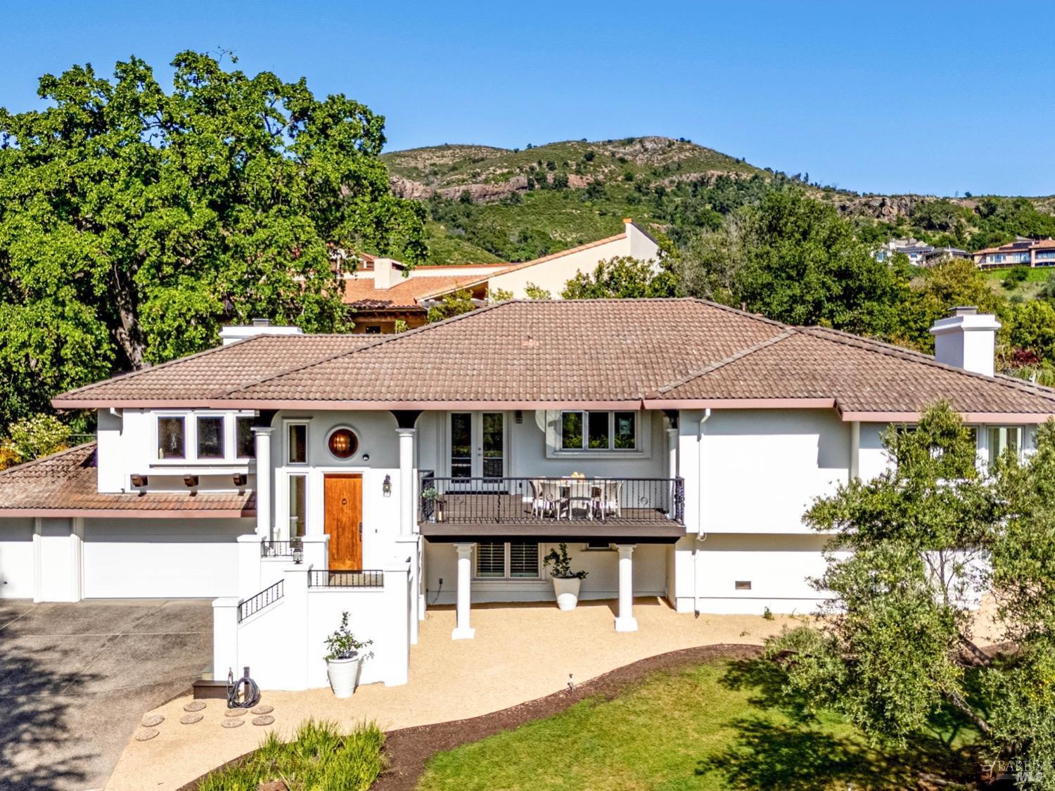 Detail Gallery Image 5 of 67 For 14 Maui Way, Napa,  CA 94558 - 4 Beds | 3 Baths