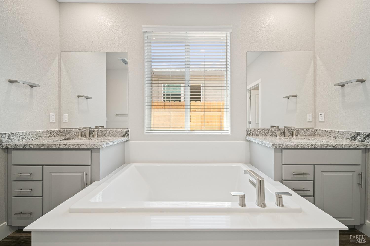 Detail Gallery Image 20 of 21 For 2194 Rustic Oak Ln, Rio Vista,  CA 94571 - 2 Beds | 2 Baths