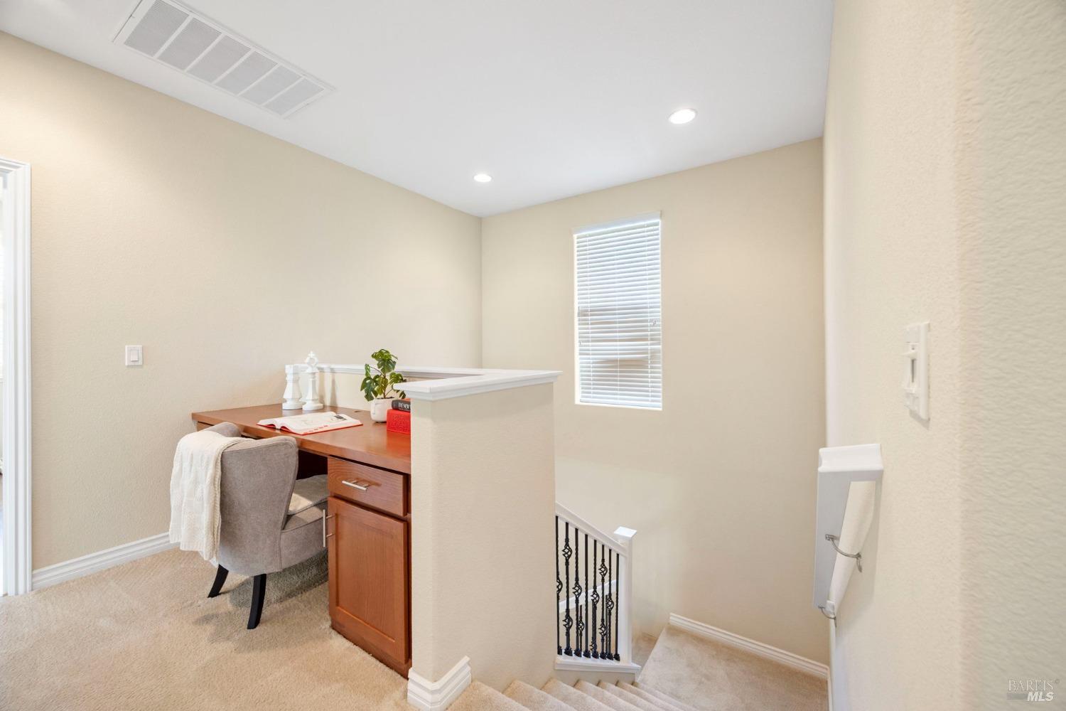Detail Gallery Image 33 of 73 For 34 Canyon Green Loop, Novato,  CA 94947 - 4 Beds | 3 Baths