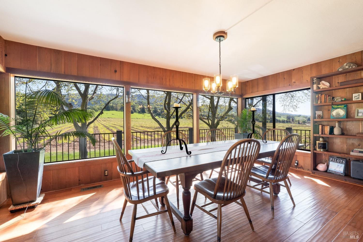 Detail Gallery Image 11 of 53 For 6201 Old River Rd, Ukiah,  CA 95482 - 4 Beds | 2 Baths