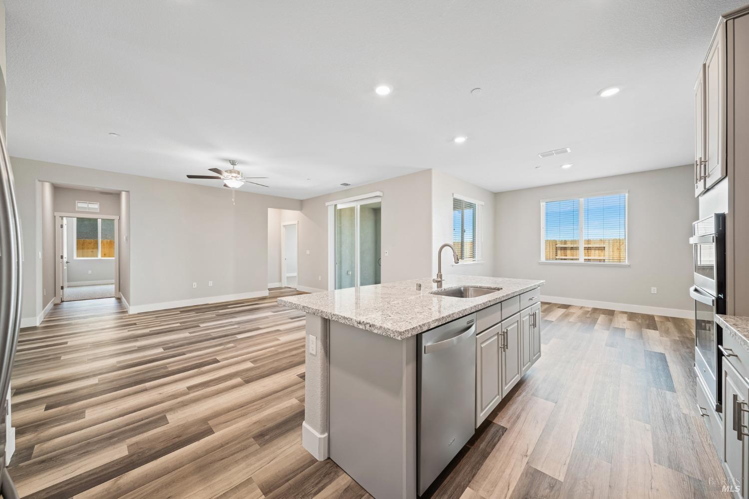 Detail Gallery Image 8 of 21 For 2220 Rustic Oak Ln, Rio Vista,  CA 94571 - 2 Beds | 2 Baths