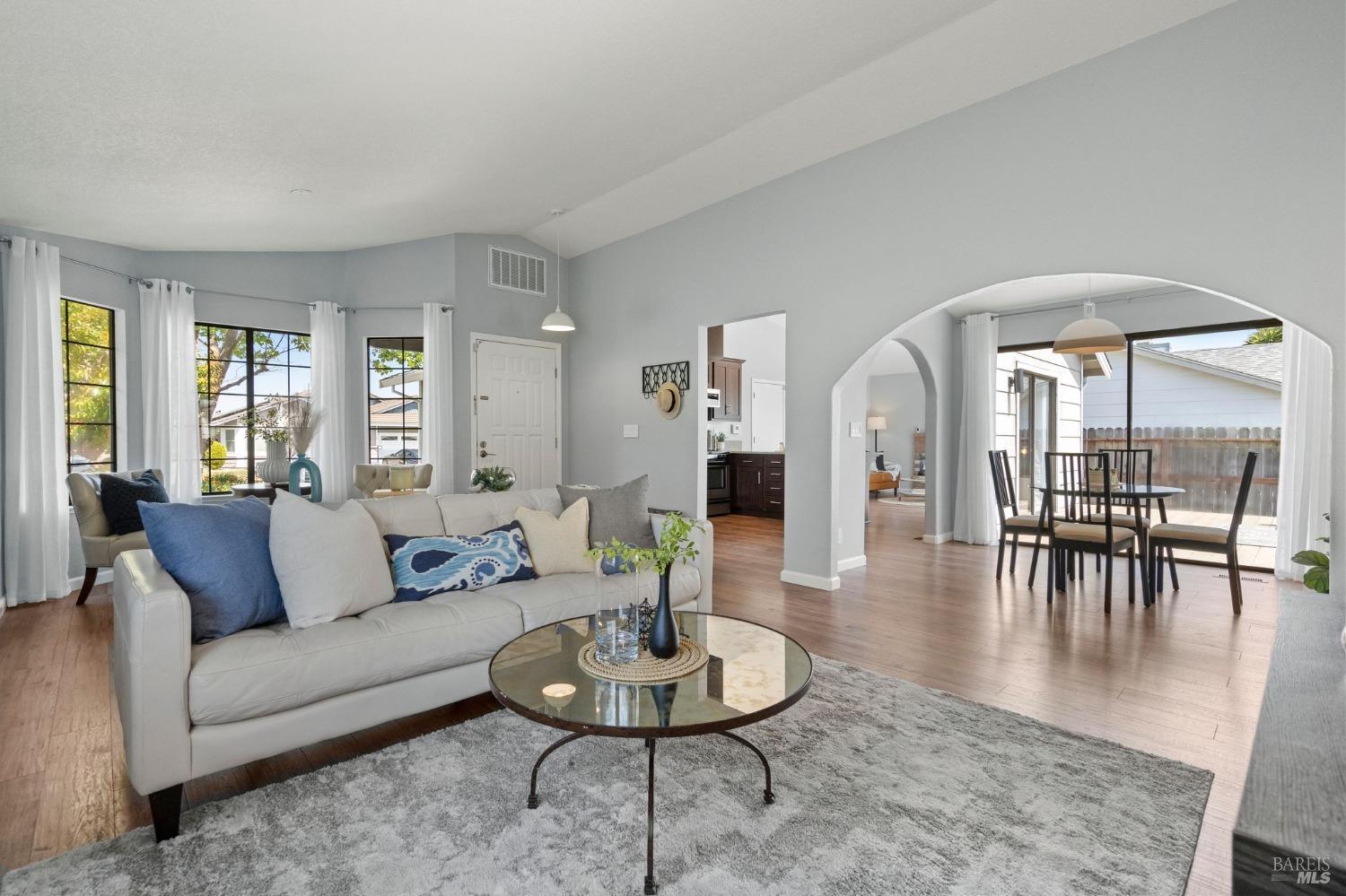 Detail Gallery Image 3 of 33 For 113 Pirates Cv, Vallejo,  CA 94591 - 3 Beds | 2 Baths
