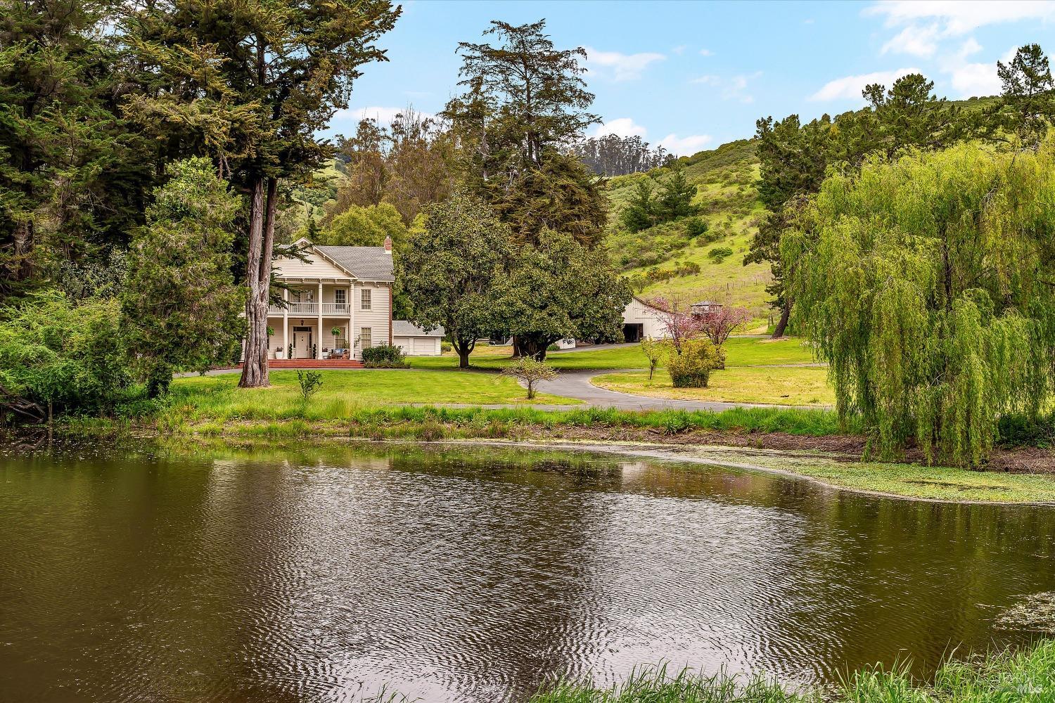 Detail Gallery Image 3 of 93 For 5000 Carroll Rd, Petaluma,  CA 94952 - 6 Beds | 5 Baths