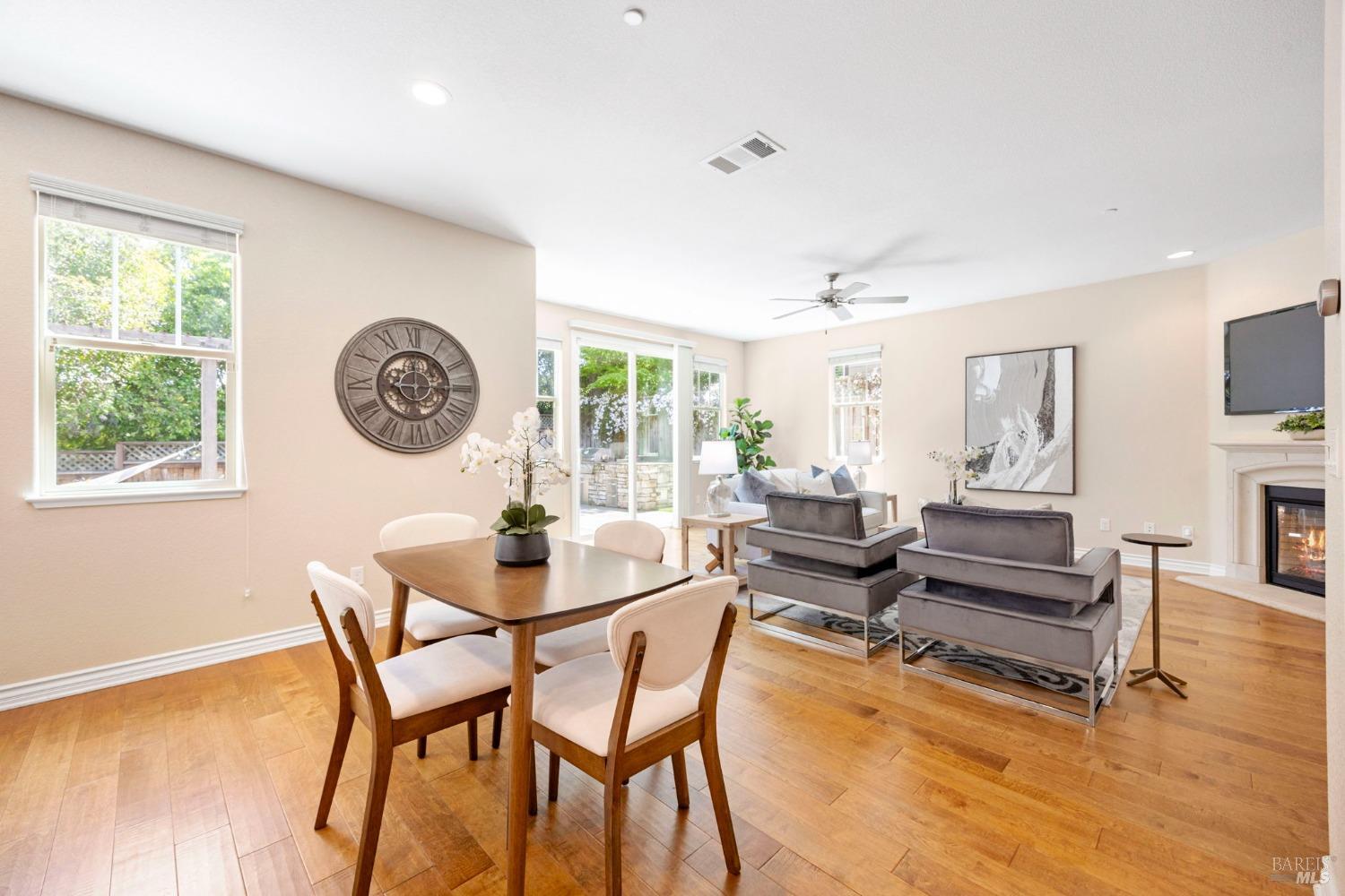 Detail Gallery Image 18 of 73 For 34 Canyon Green Loop, Novato,  CA 94947 - 4 Beds | 3 Baths