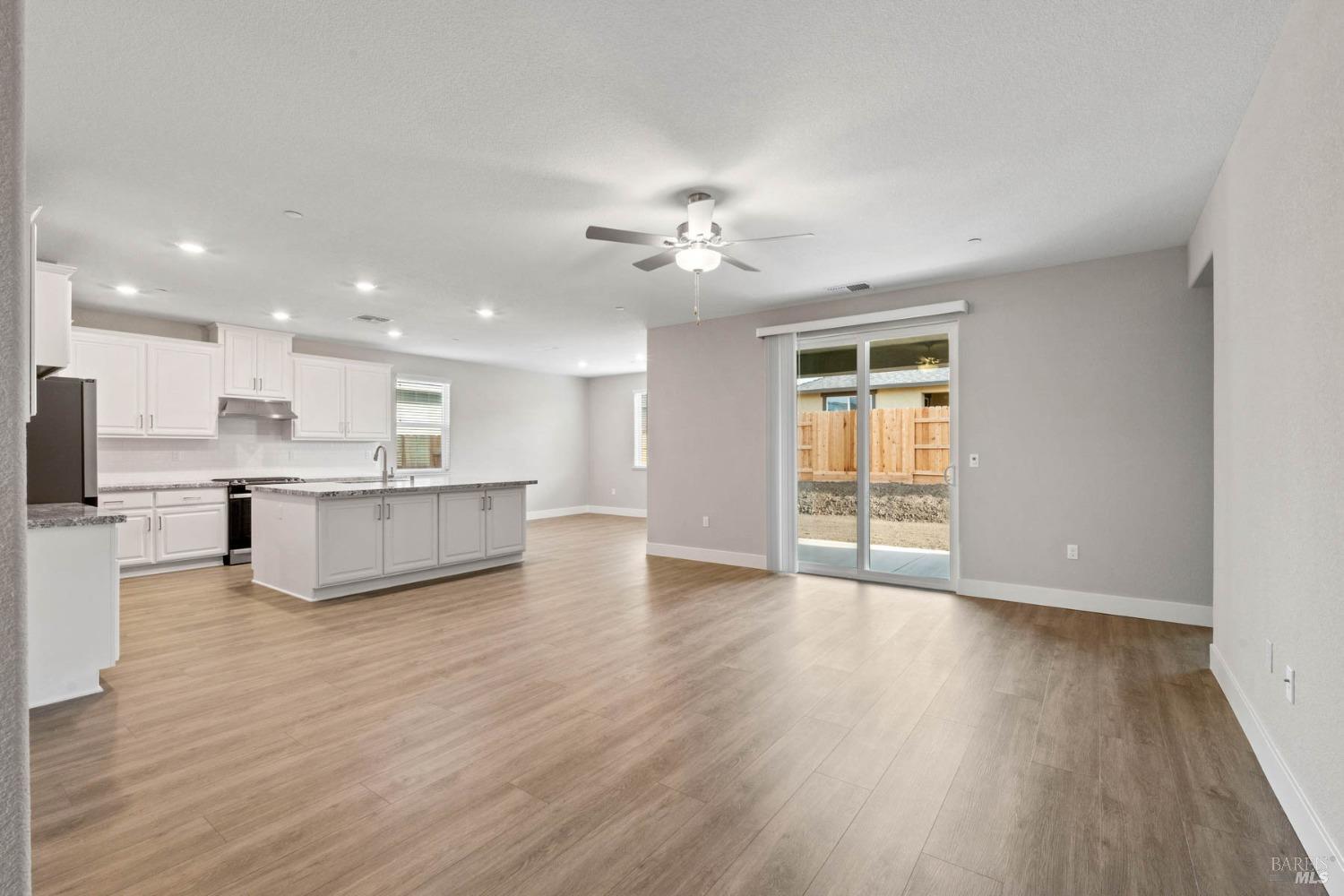 Detail Gallery Image 3 of 23 For 2230 Rustic Oak Ln, Rio Vista,  CA 94571 - 3 Beds | 2 Baths