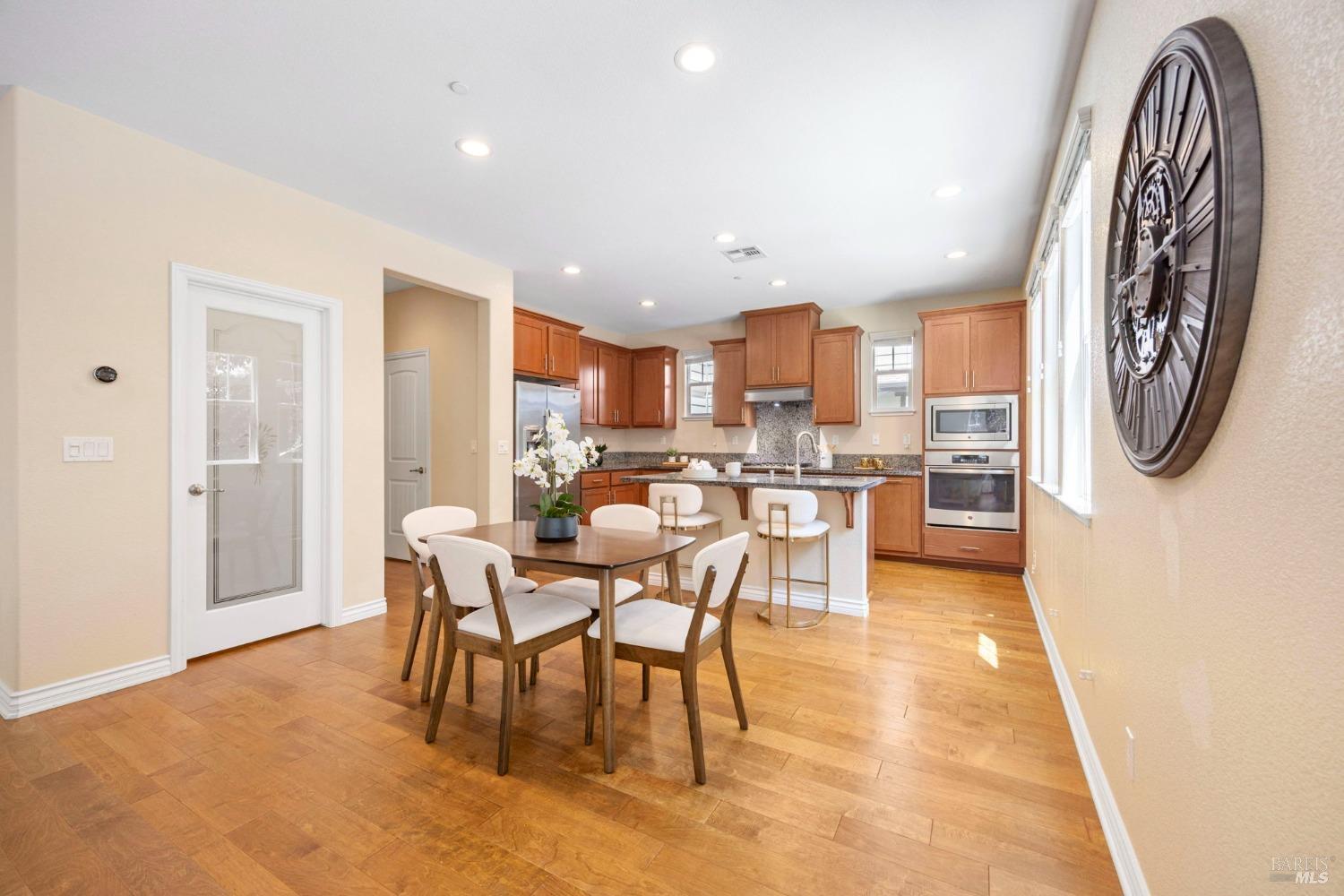 Detail Gallery Image 17 of 73 For 34 Canyon Green Loop, Novato,  CA 94947 - 4 Beds | 3 Baths