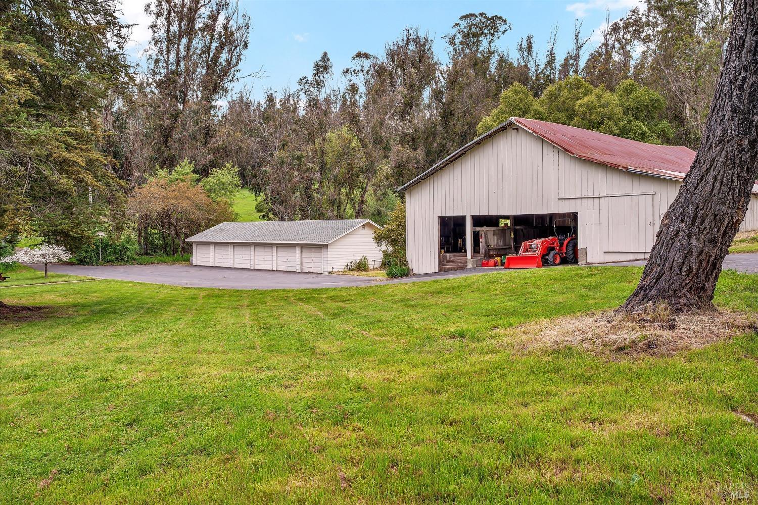 Detail Gallery Image 17 of 93 For 5000 Carroll Rd, Petaluma,  CA 94952 - 6 Beds | 5 Baths