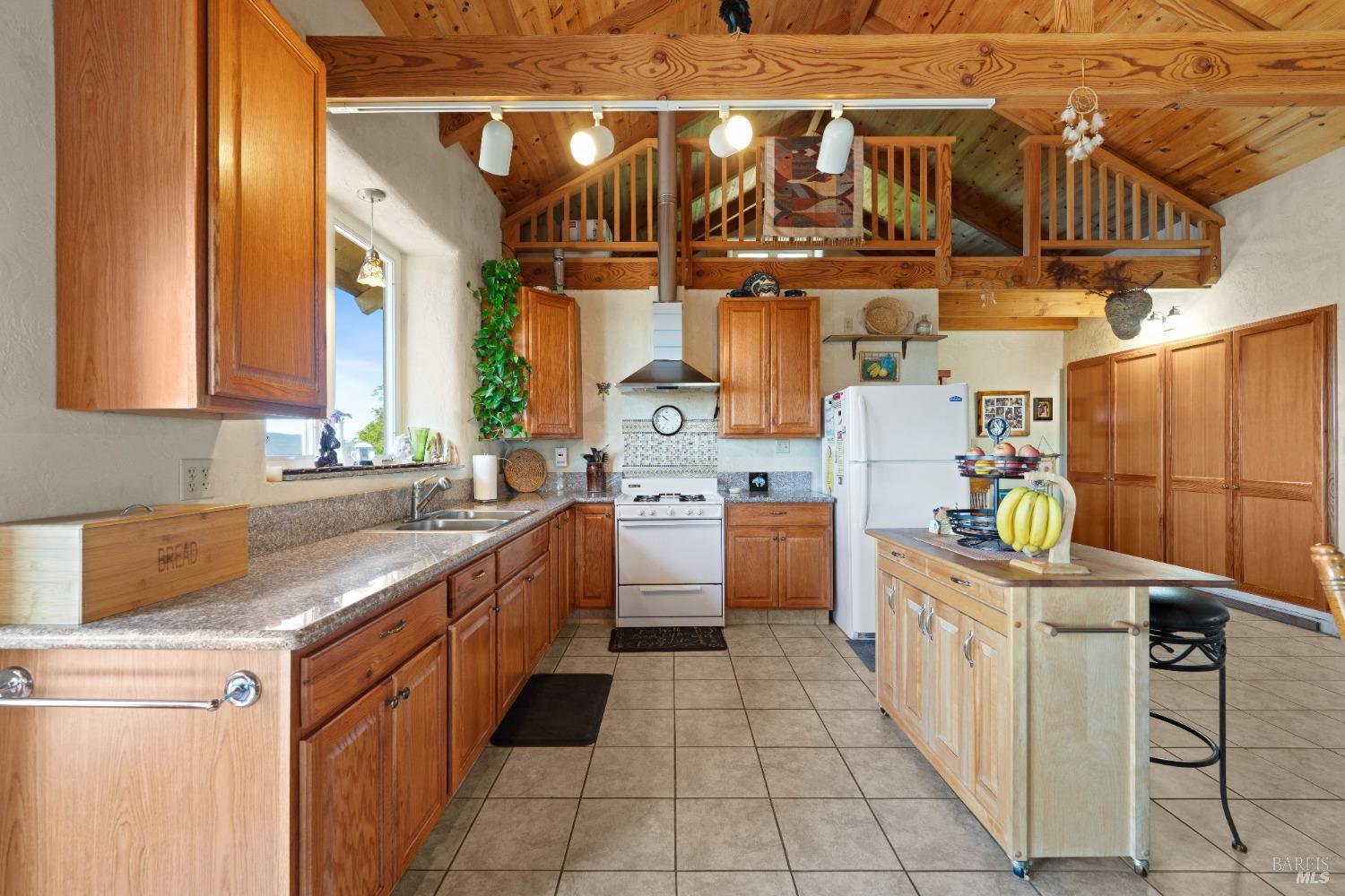 Detail Gallery Image 5 of 43 For 9655 Peachland Rd, Boonville,  CA 95415 - 4 Beds | 4 Baths
