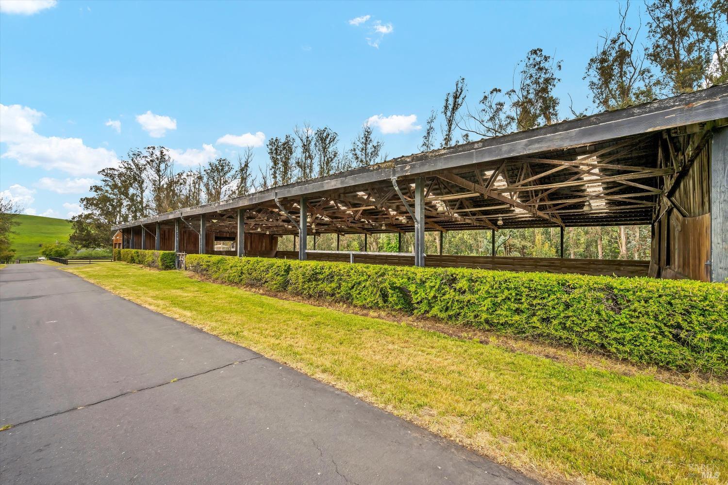 Detail Gallery Image 27 of 93 For 5000 Carroll Rd, Petaluma,  CA 94952 - 6 Beds | 5 Baths
