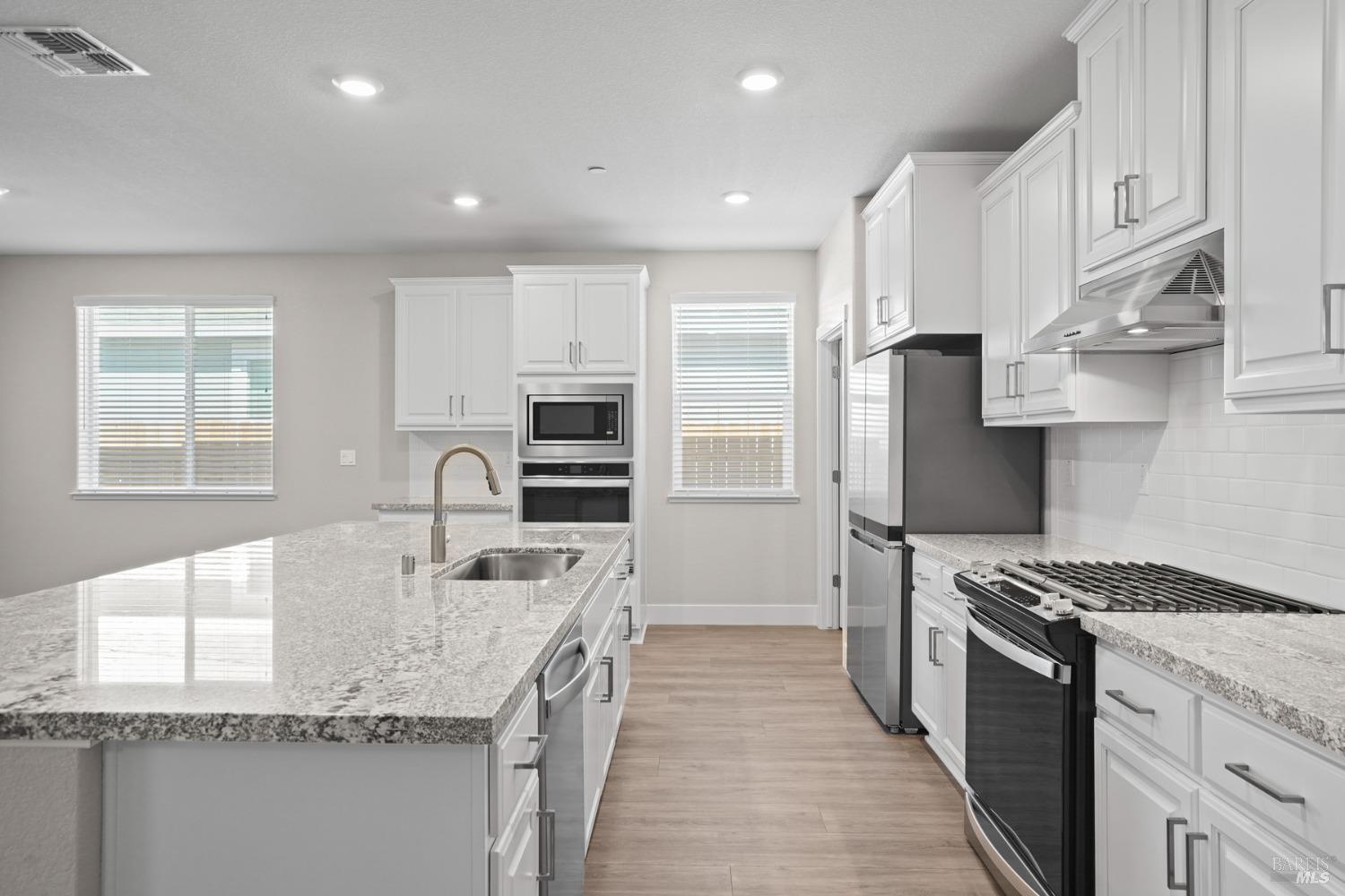 Detail Gallery Image 7 of 23 For 2210 Rustic Oak Ln, Rio Vista,  CA 94571 - 3 Beds | 3 Baths
