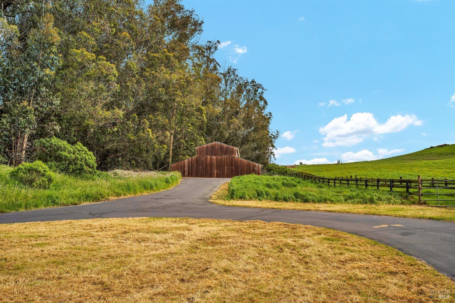 Detail Gallery Image 22 of 93 For 5000 Carroll Rd, Petaluma,  CA 94952 - 6 Beds | 5 Baths