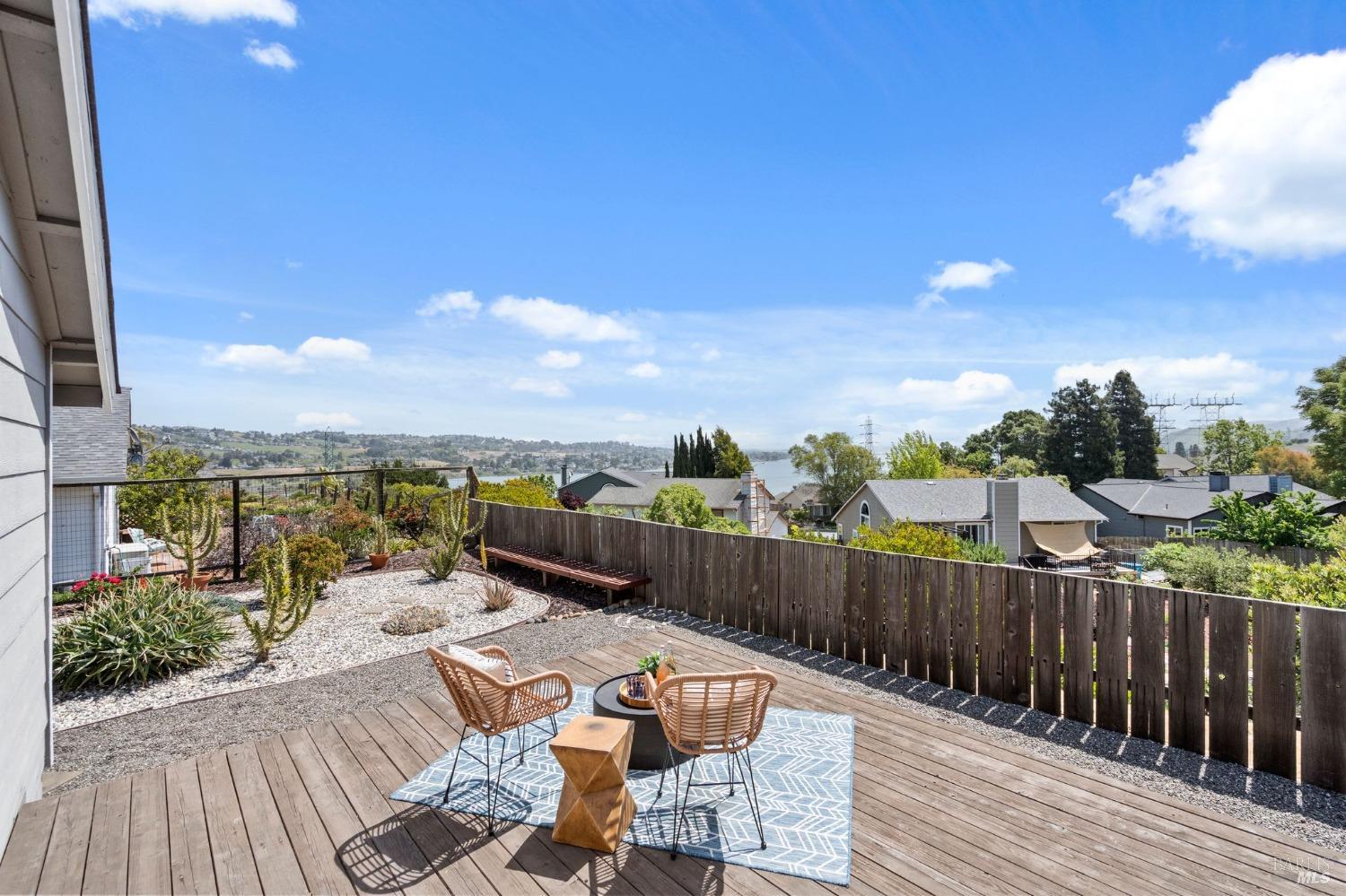 Detail Gallery Image 5 of 33 For 113 Pirates Cv, Vallejo,  CA 94591 - 3 Beds | 2 Baths