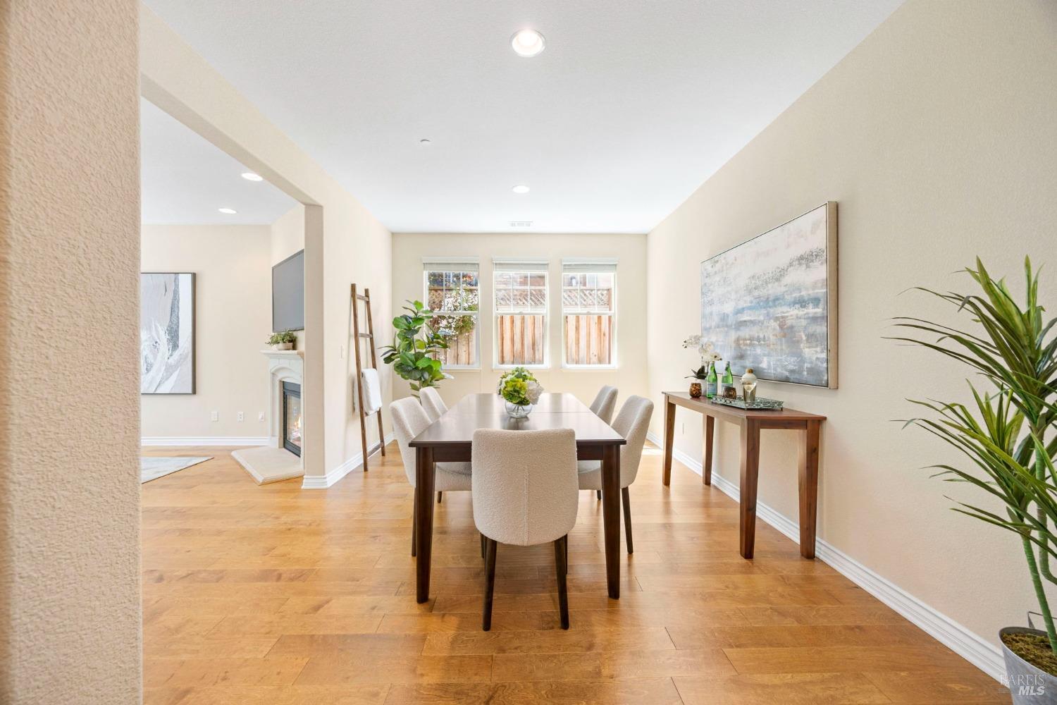 Detail Gallery Image 9 of 73 For 34 Canyon Green Loop, Novato,  CA 94947 - 4 Beds | 3 Baths
