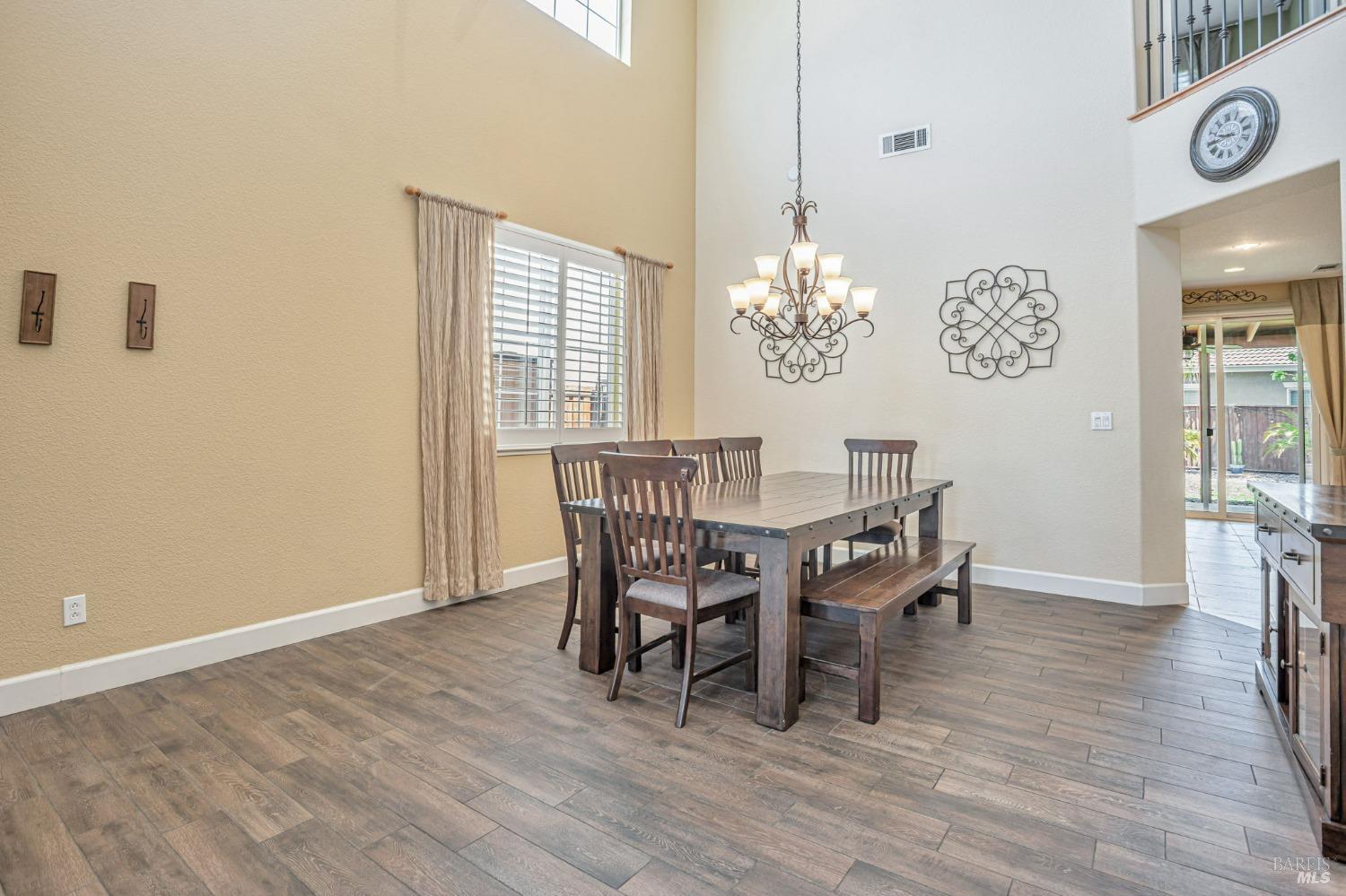Detail Gallery Image 5 of 46 For 325 Turnbridge St, Vacaville,  CA 95687 - 3 Beds | 2/1 Baths