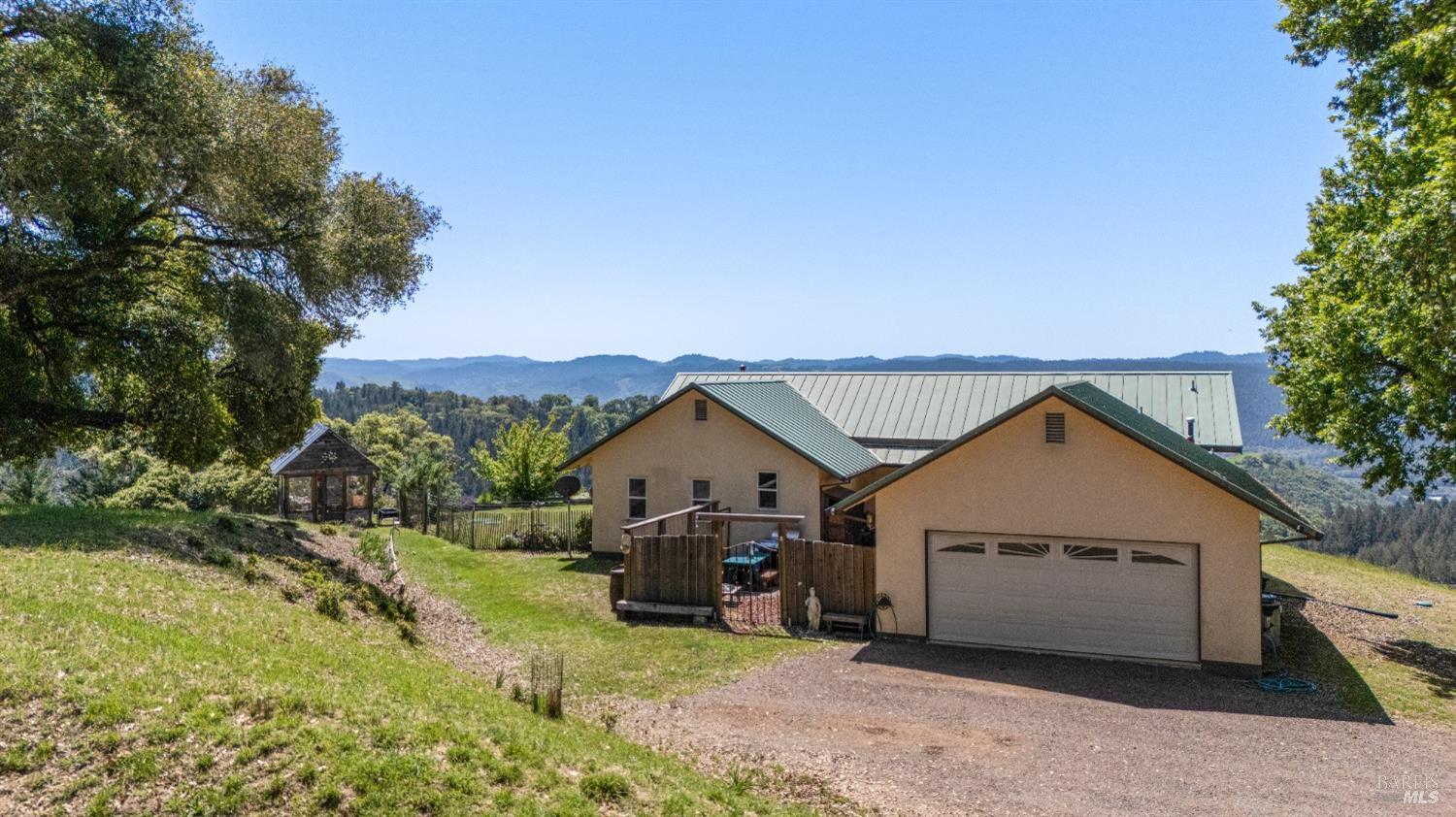 Detail Gallery Image 4 of 43 For 9655 Peachland Rd, Boonville,  CA 95415 - 4 Beds | 4 Baths