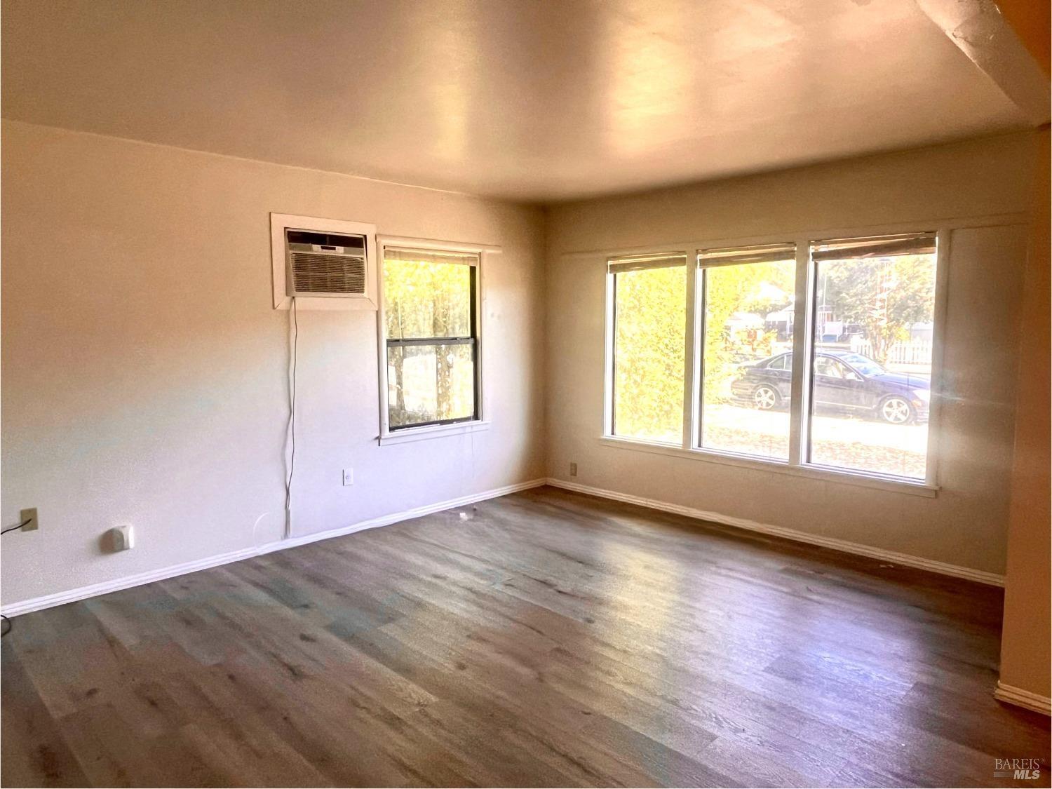 Detail Gallery Image 7 of 10 For 121 S East St, Cloverdale,  CA 95425 - – Beds | – Baths