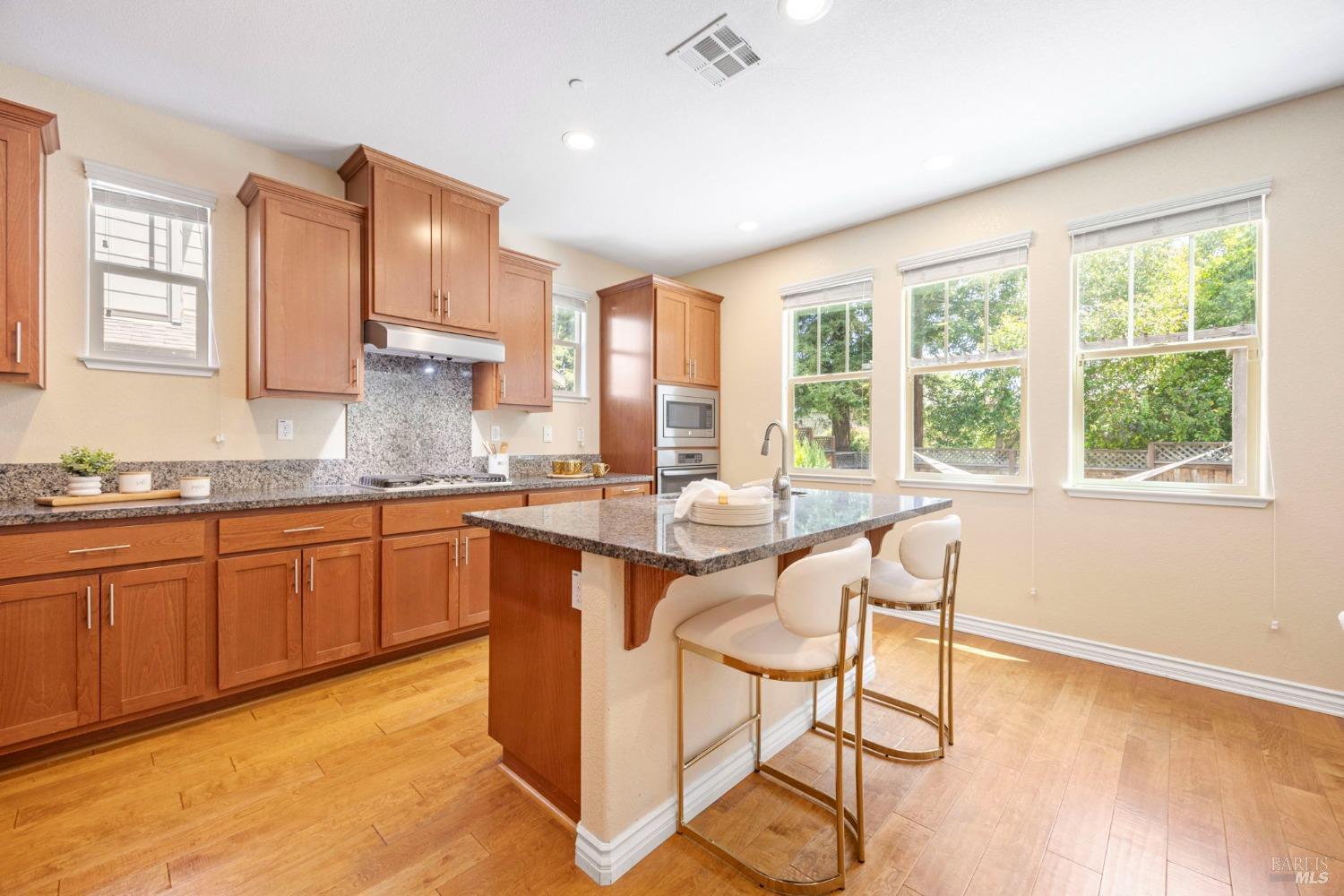 Detail Gallery Image 19 of 73 For 34 Canyon Green Loop, Novato,  CA 94947 - 4 Beds | 3 Baths