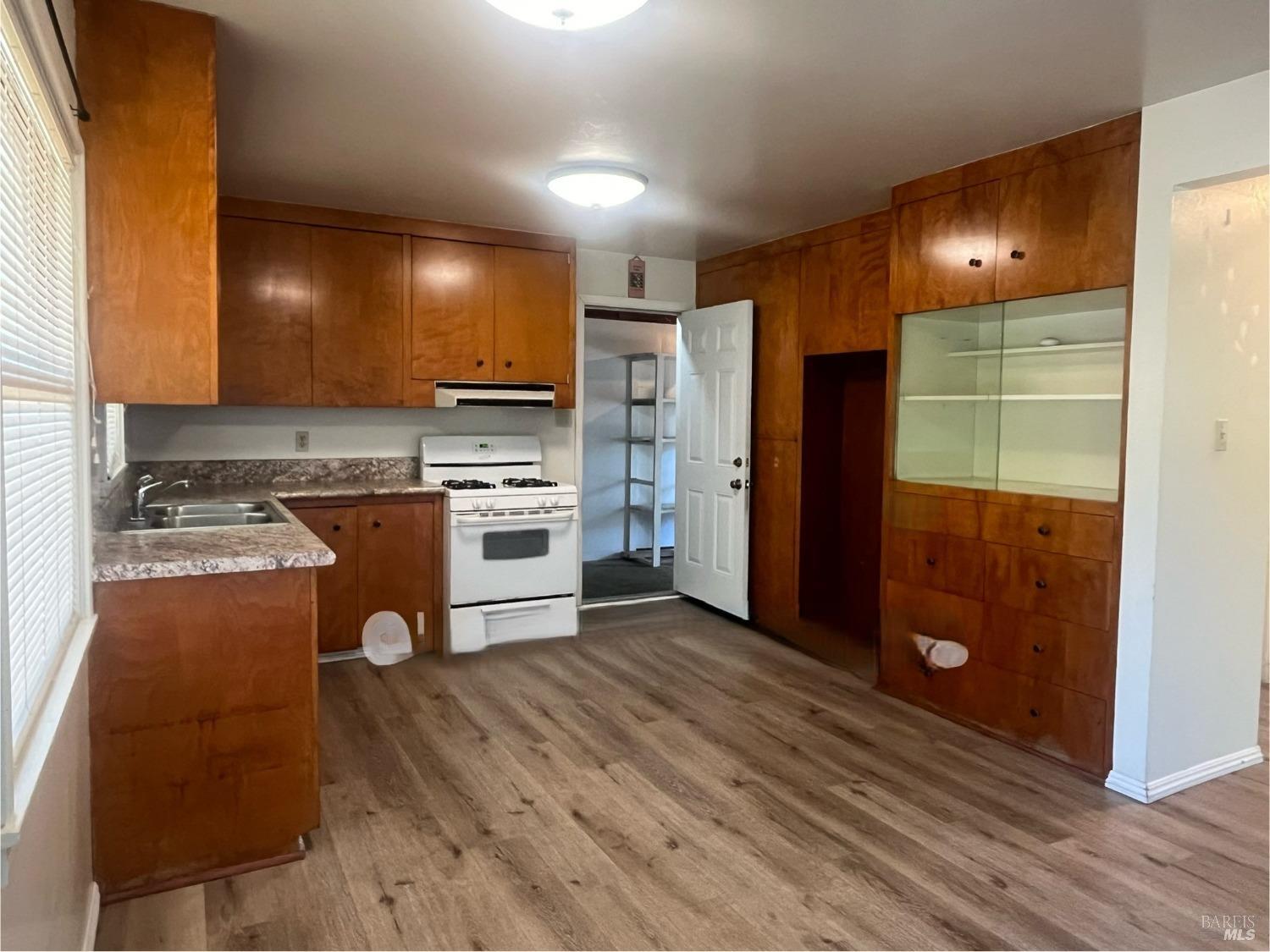 Detail Gallery Image 5 of 10 For 121 S East St, Cloverdale,  CA 95425 - – Beds | – Baths