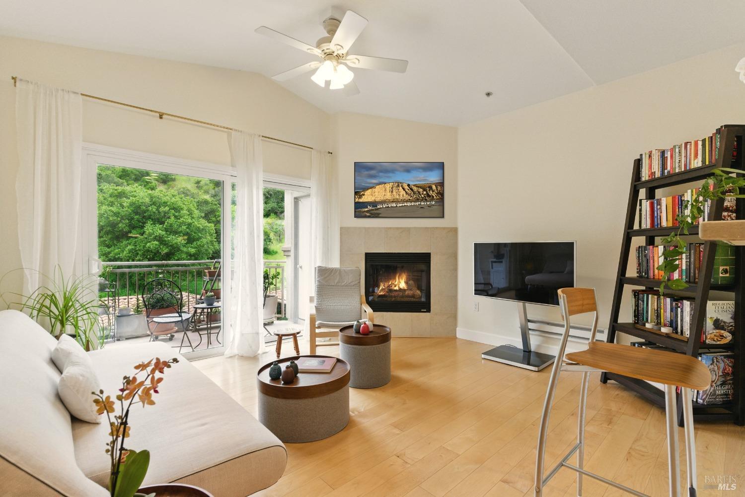 Detail Gallery Image 1 of 39 For 401 North Ave #310,  San Rafael,  CA 94903 - 1 Beds | 1 Baths