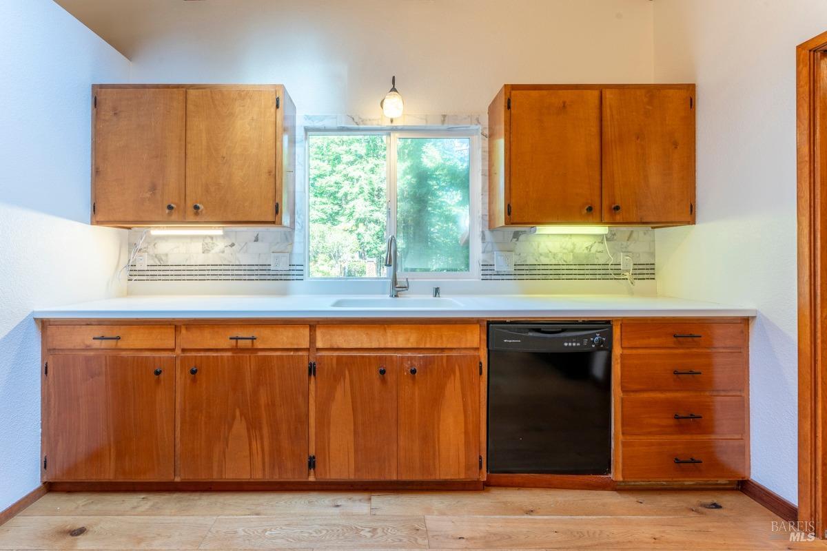 Detail Gallery Image 10 of 37 For 12141 Pinewood Rd, Mendocino,  CA 95460 - 3 Beds | 2 Baths