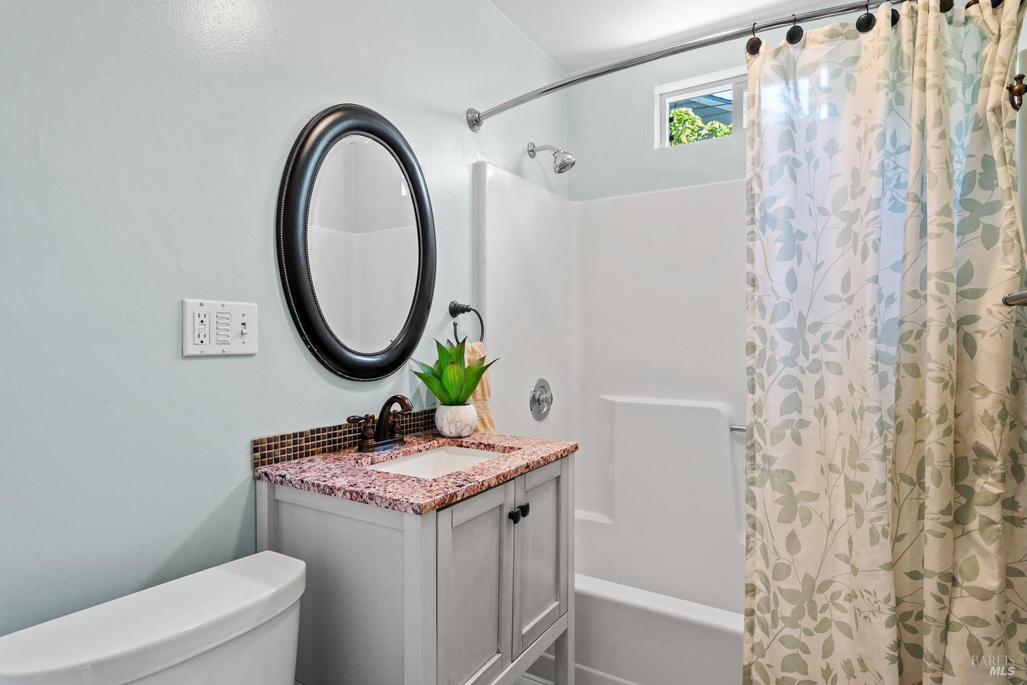 Detail Gallery Image 14 of 35 For 555 Hazel Ave, Ukiah,  CA 95482 - 4 Beds | 3 Baths