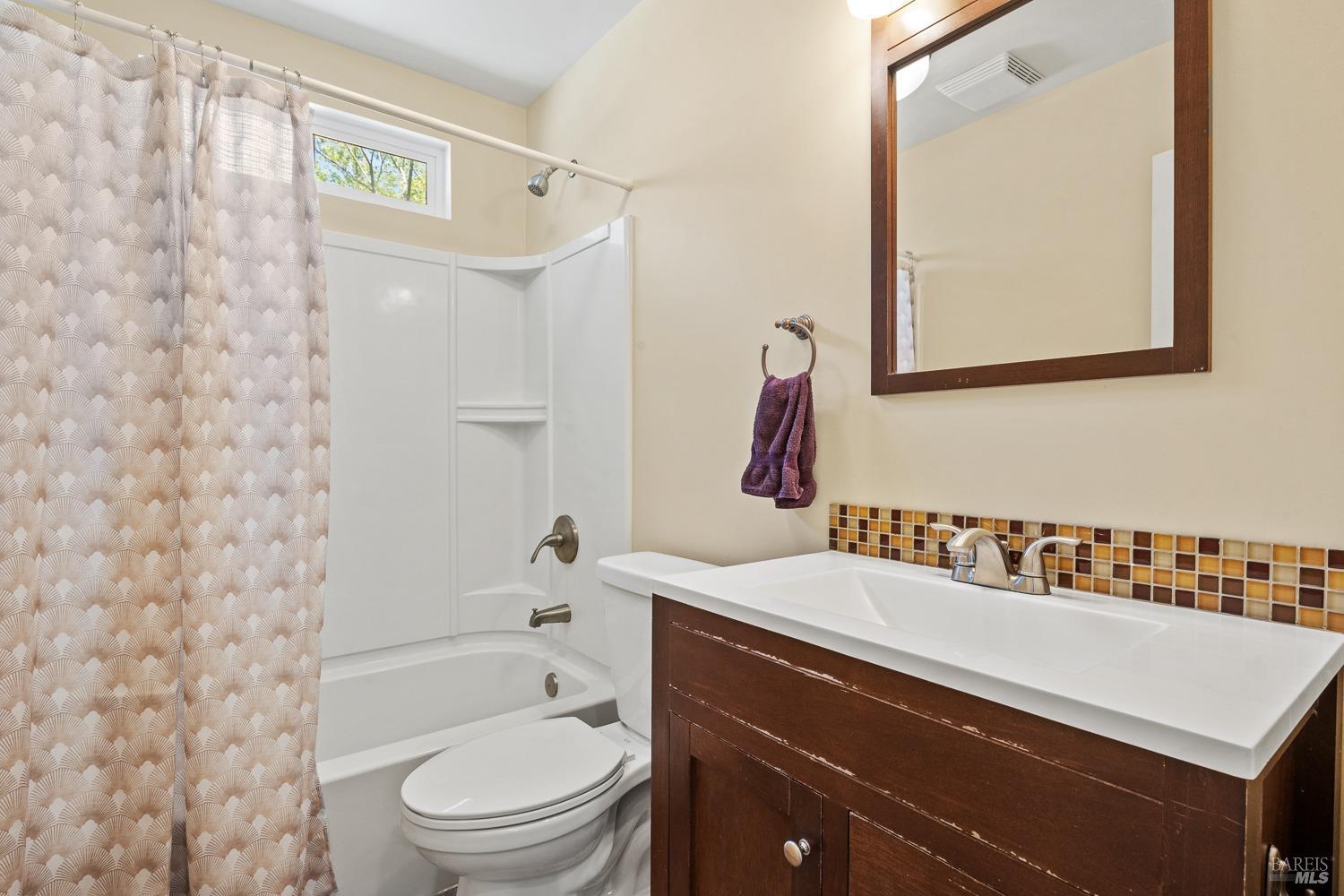 Detail Gallery Image 22 of 35 For 555 Hazel Ave, Ukiah,  CA 95482 - 4 Beds | 3 Baths