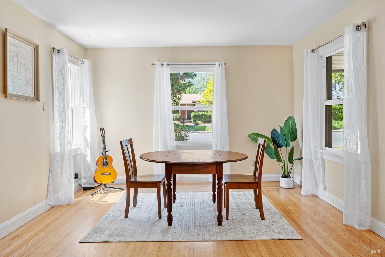 Detail Gallery Image 6 of 35 For 555 Hazel Ave, Ukiah,  CA 95482 - 4 Beds | 3 Baths