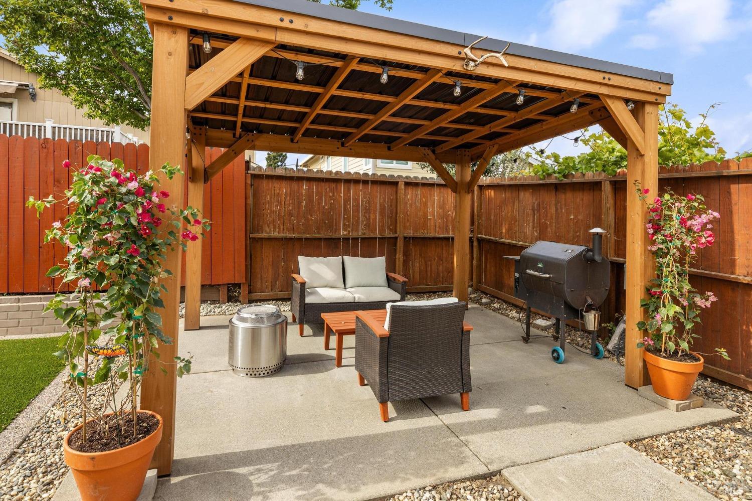 Detail Gallery Image 32 of 37 For 814 Morissette Way, Vacaville,  CA 95687 - 3 Beds | 2/1 Baths