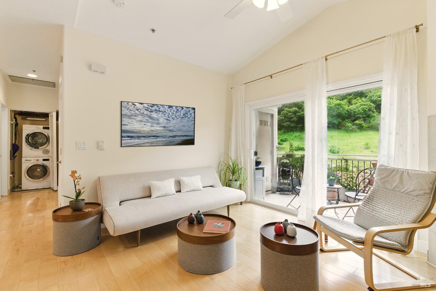 Detail Gallery Image 2 of 39 For 401 North Ave #310,  San Rafael,  CA 94903 - 1 Beds | 1 Baths