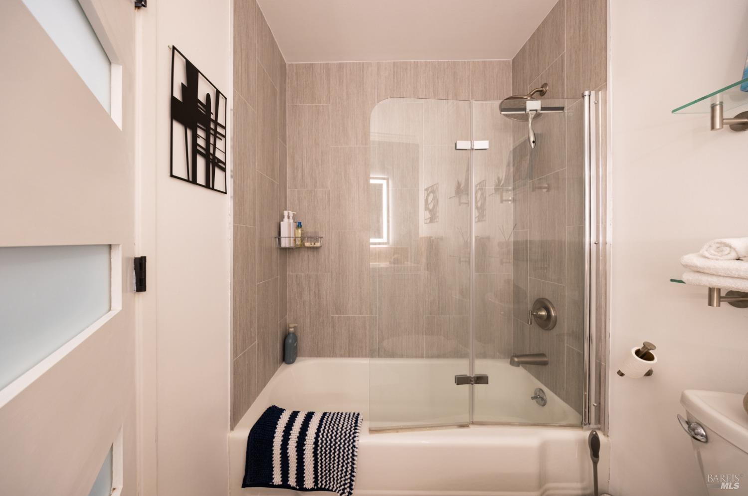 Detail Gallery Image 21 of 33 For Address Is Not Disclosed,  Tiburon,  CA 94920 - 2 Beds | 2 Baths