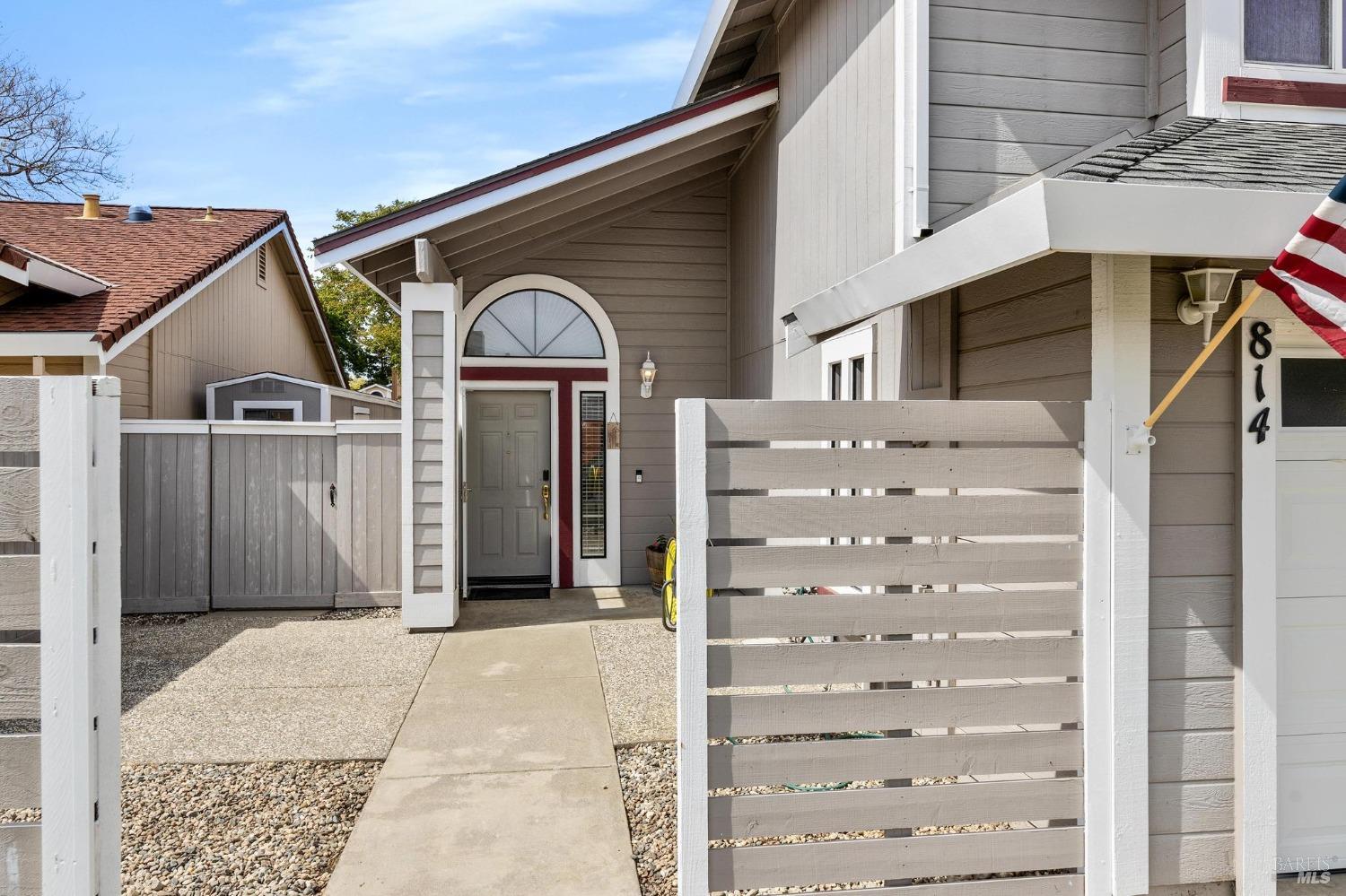 Detail Gallery Image 3 of 37 For 814 Morissette Way, Vacaville,  CA 95687 - 3 Beds | 2/1 Baths