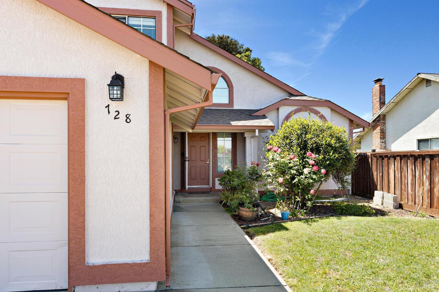 Detail Gallery Image 3 of 42 For 728 Monte Carlo Dr, Suisun City,  CA 94585 - 4 Beds | 3 Baths