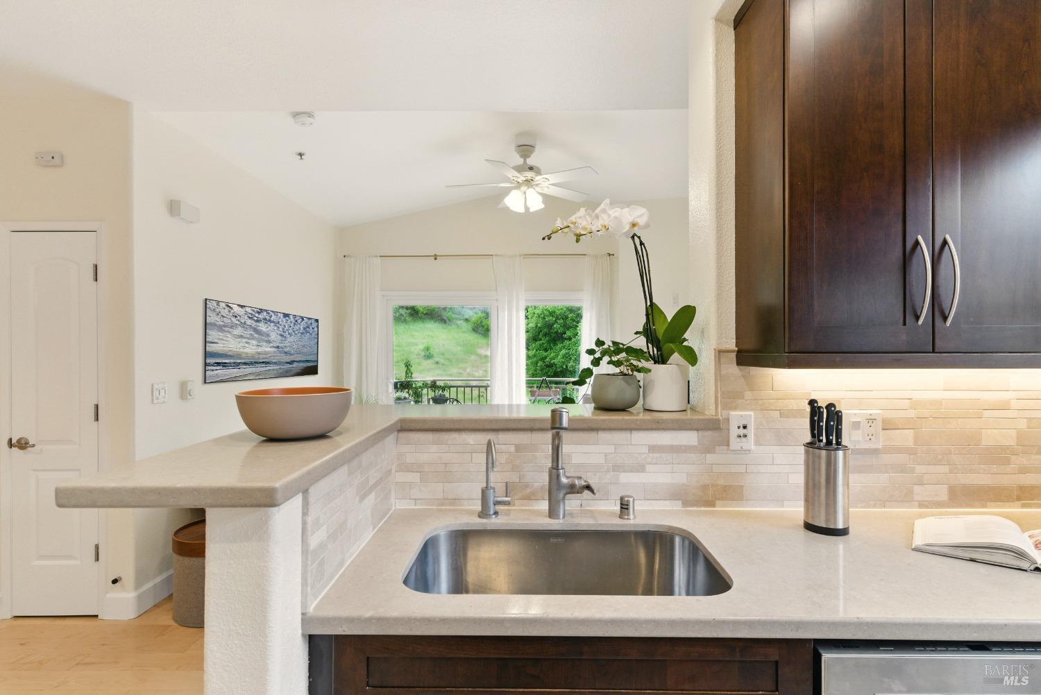 Detail Gallery Image 8 of 39 For 401 North Ave #310,  San Rafael,  CA 94903 - 1 Beds | 1 Baths