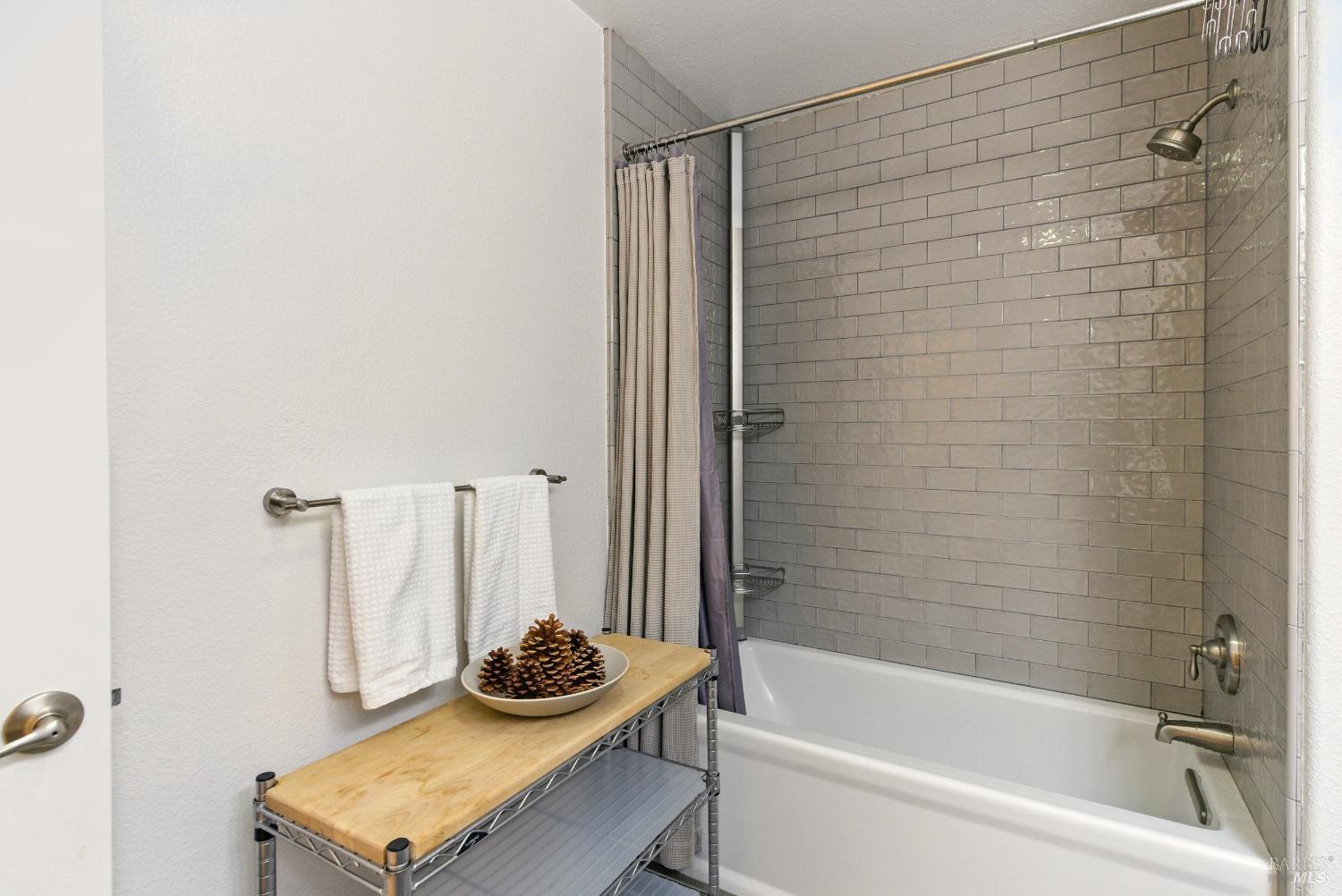 Detail Gallery Image 21 of 39 For 401 North Ave #310,  San Rafael,  CA 94903 - 1 Beds | 1 Baths