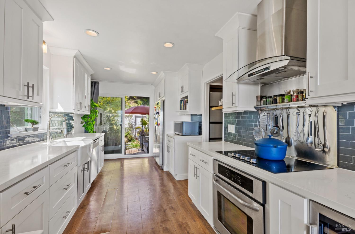 Detail Gallery Image 12 of 33 For Address Is Not Disclosed,  Tiburon,  CA 94920 - 2 Beds | 2 Baths