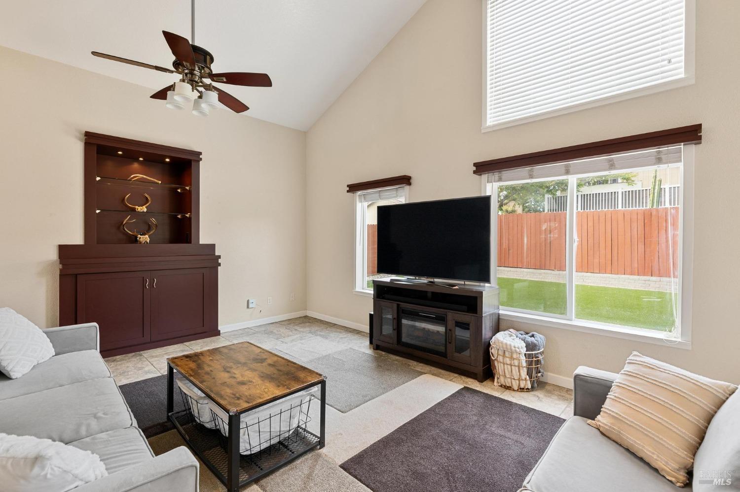 Detail Gallery Image 6 of 37 For 814 Morissette Way, Vacaville,  CA 95687 - 3 Beds | 2/1 Baths