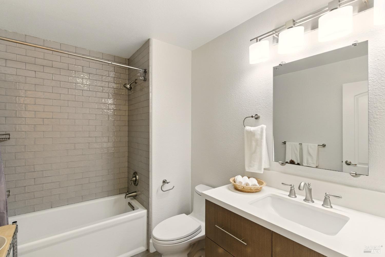 Detail Gallery Image 22 of 39 For 401 North Ave #310,  San Rafael,  CA 94903 - 1 Beds | 1 Baths