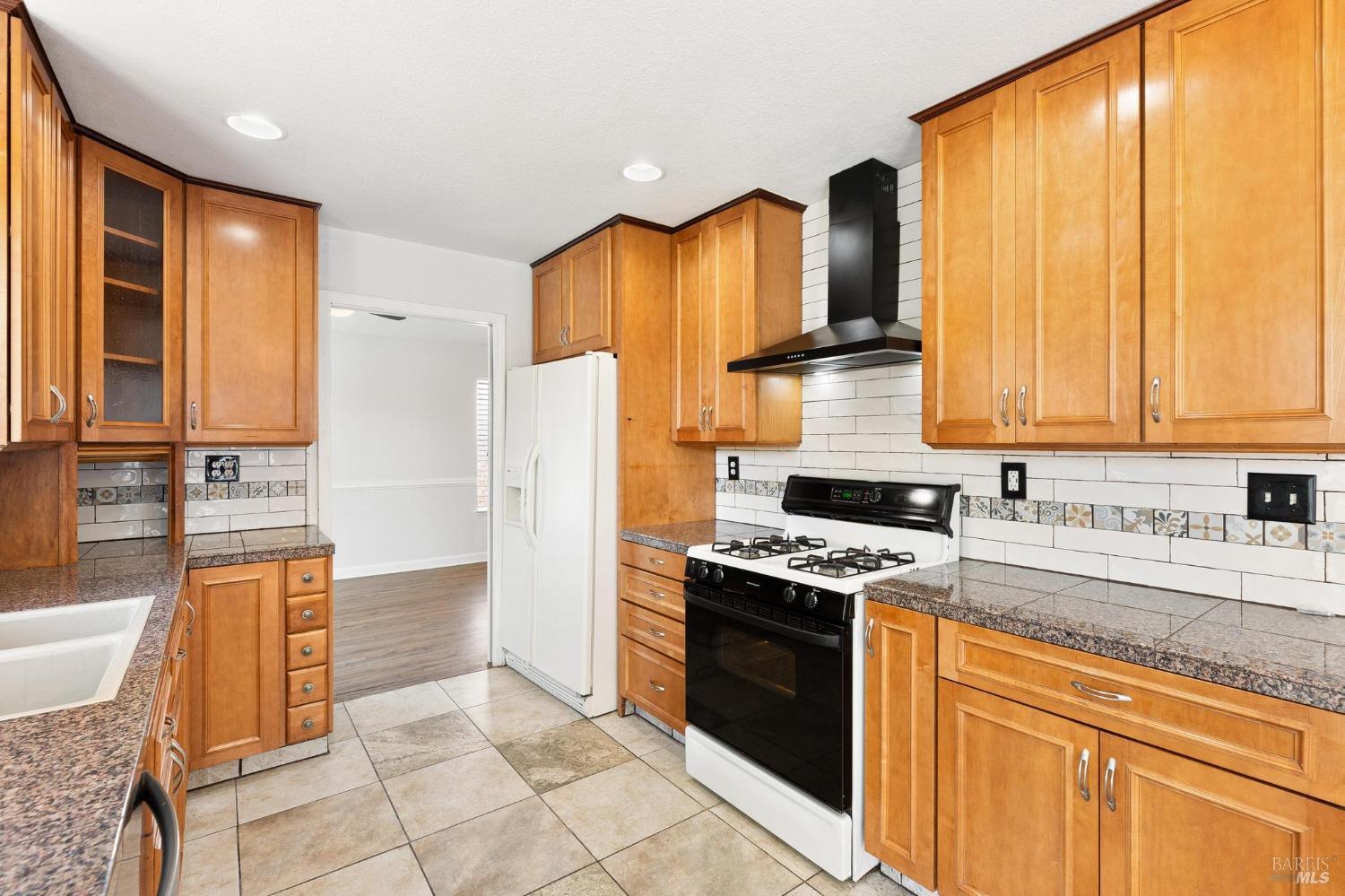 Detail Gallery Image 13 of 42 For 728 Monte Carlo Dr, Suisun City,  CA 94585 - 4 Beds | 3 Baths