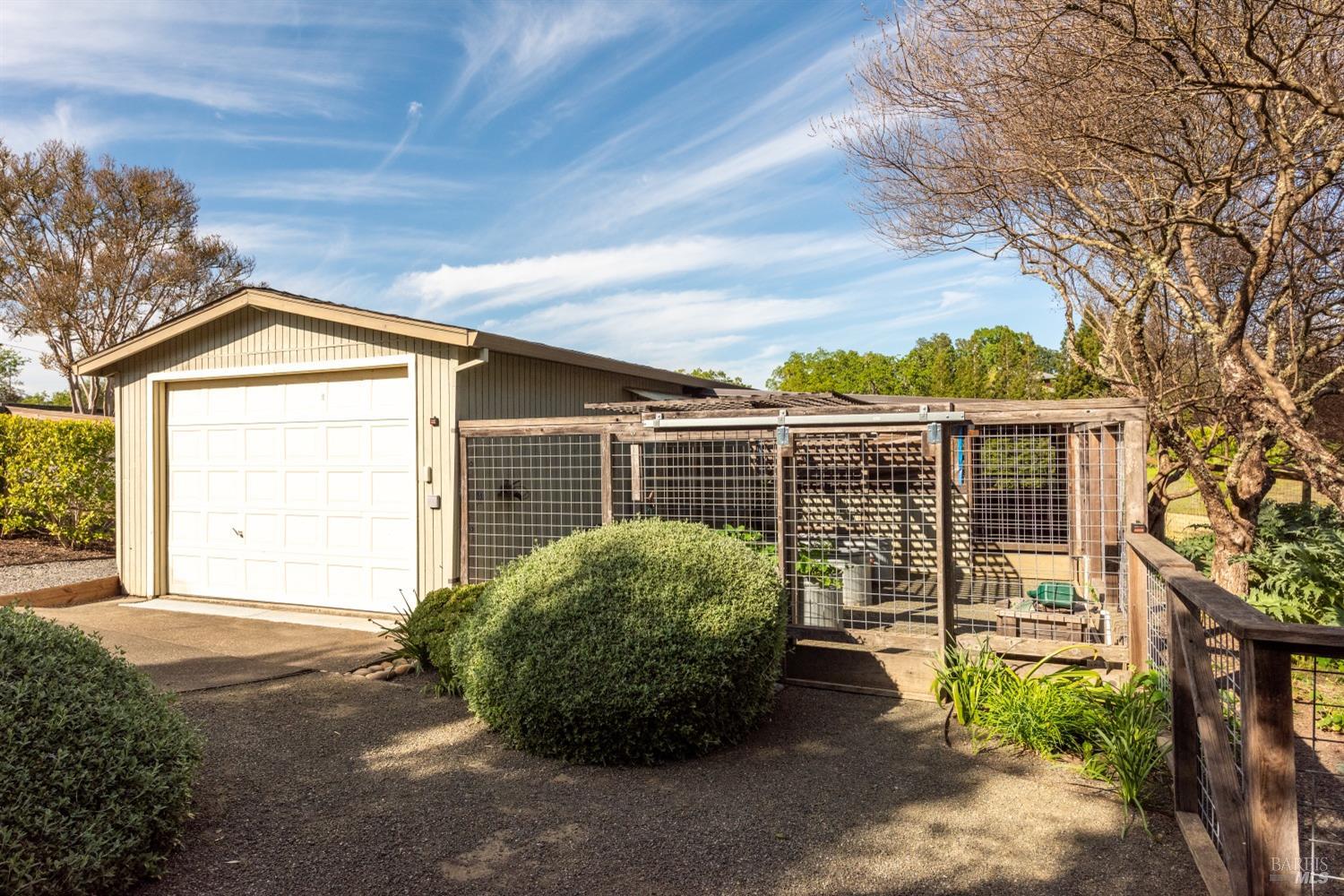 Detail Gallery Image 82 of 96 For 4030 Old Barn Rd, Healdsburg,  CA 95448 - 4 Beds | 5/1 Baths