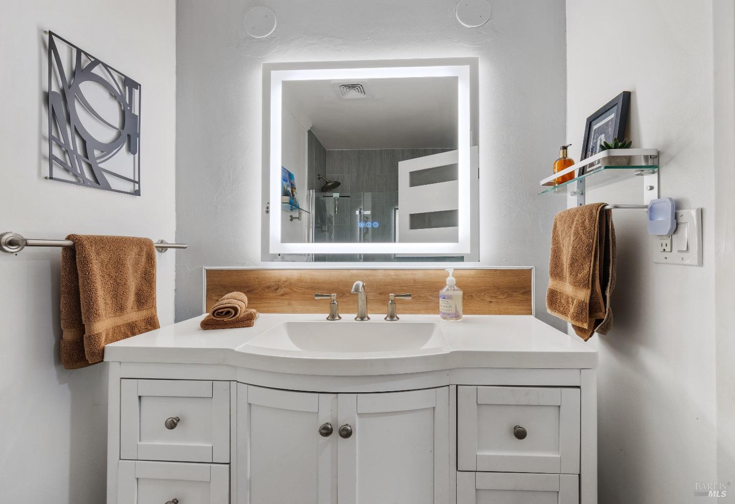 Detail Gallery Image 20 of 33 For Address Is Not Disclosed,  Tiburon,  CA 94920 - 2 Beds | 2 Baths
