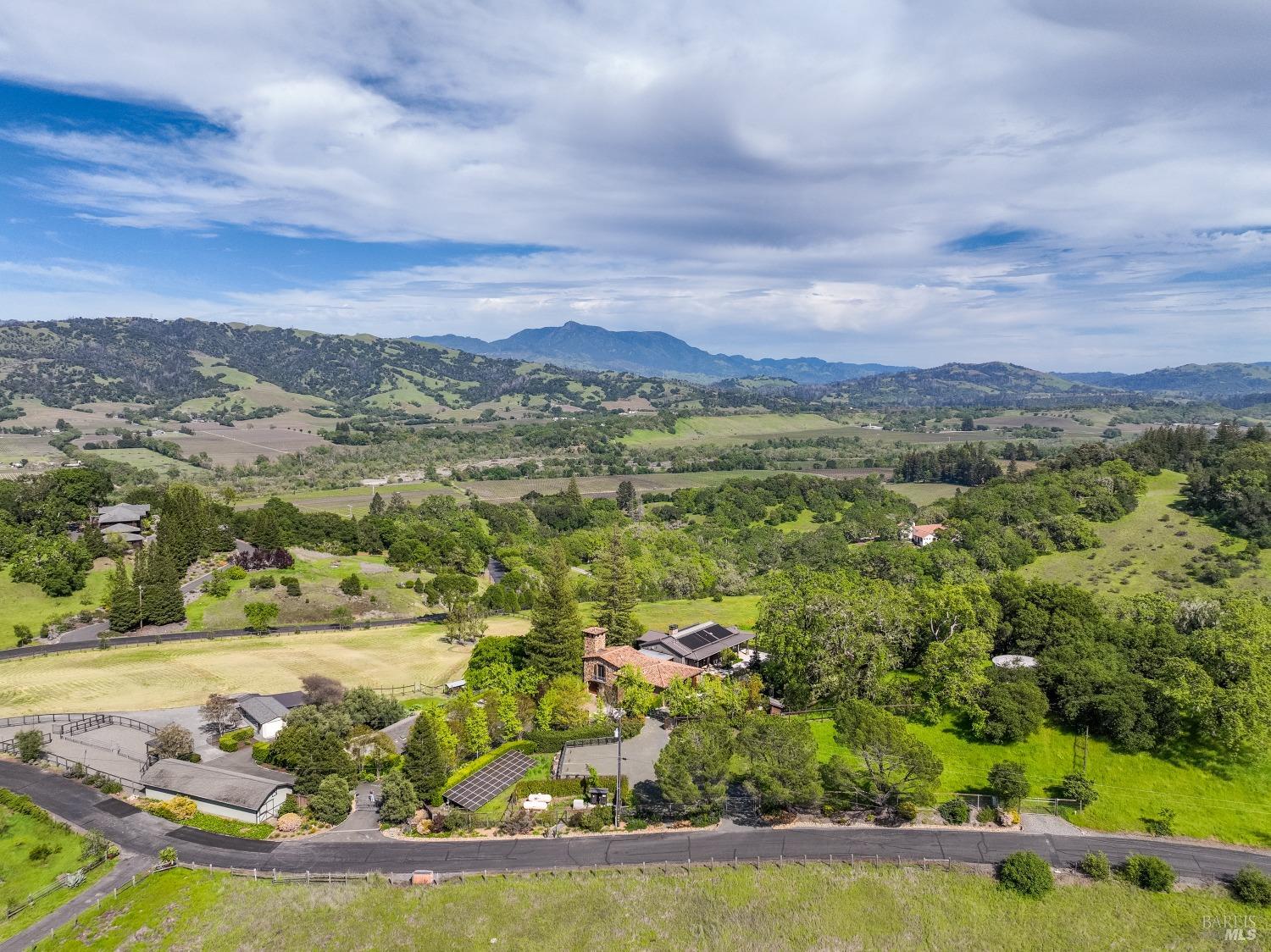 Detail Gallery Image 1 of 96 For 4030 Old Barn Rd, Healdsburg,  CA 95448 - 4 Beds | 5/1 Baths