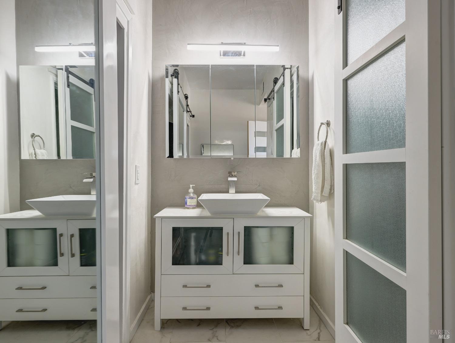 Detail Gallery Image 18 of 33 For Address Is Not Disclosed,  Tiburon,  CA 94920 - 2 Beds | 2 Baths